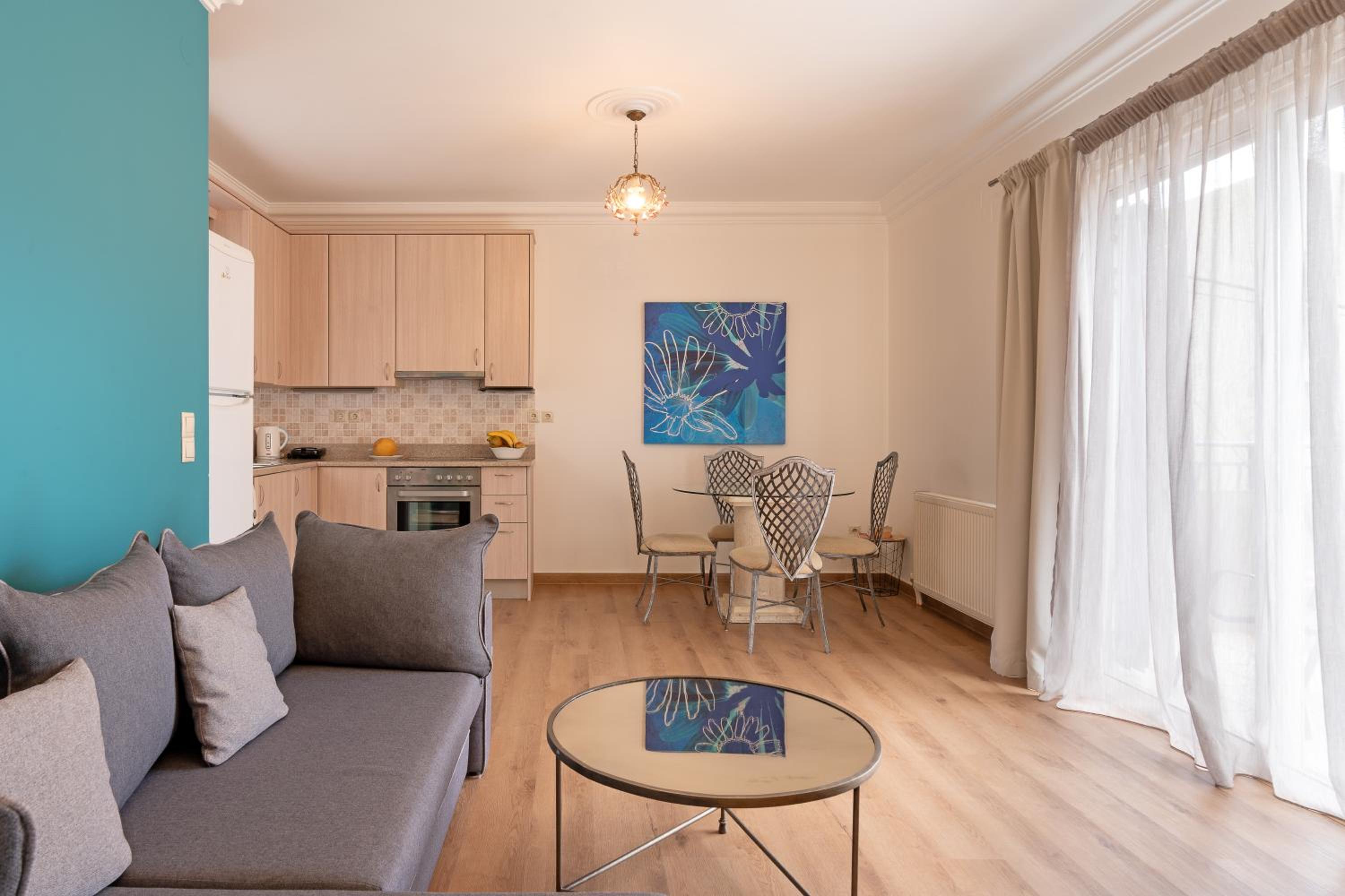 One-Bedroom Apartment with Sea View - Photo 4