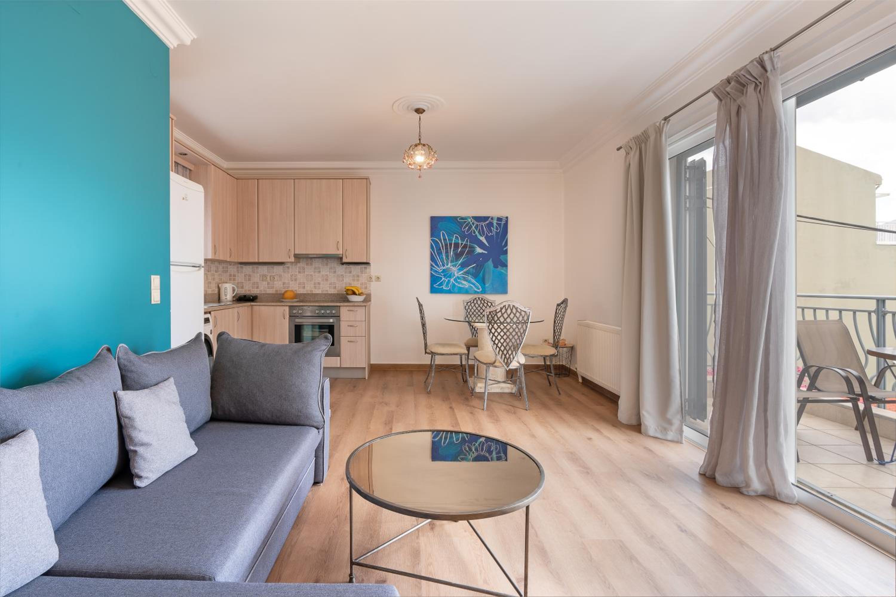 One-Bedroom Apartment with Sea View - Photo 9