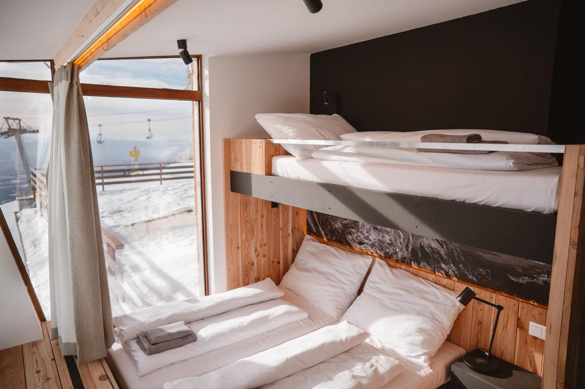 Quadruple Room with Mountain View photo 3