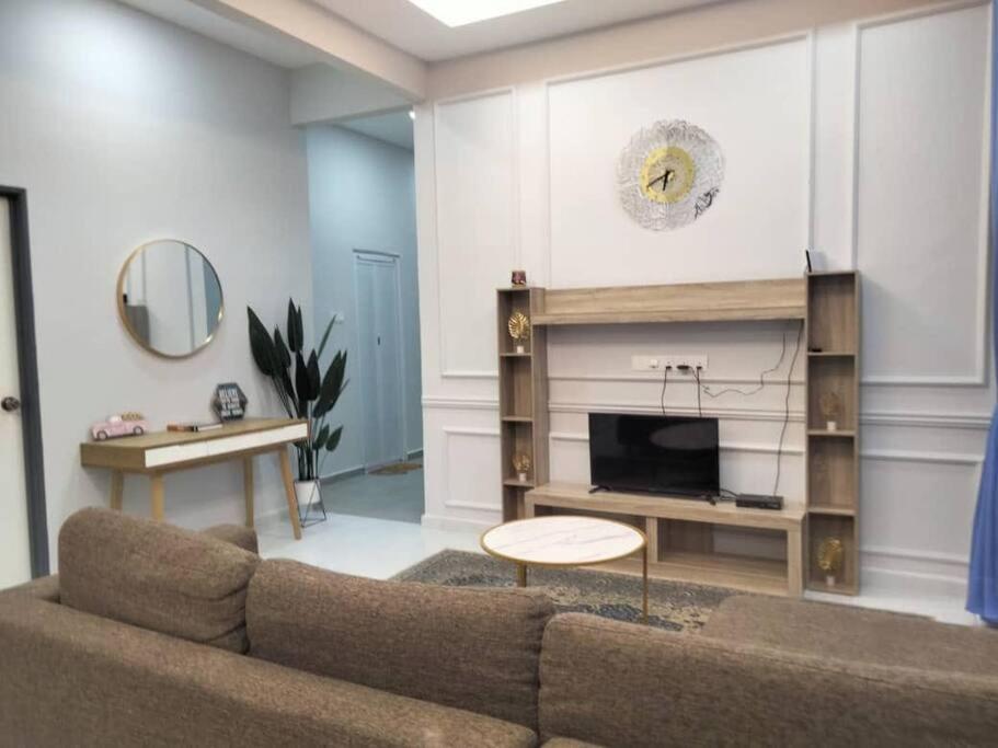 Three-Bedroom Apartment photo 1