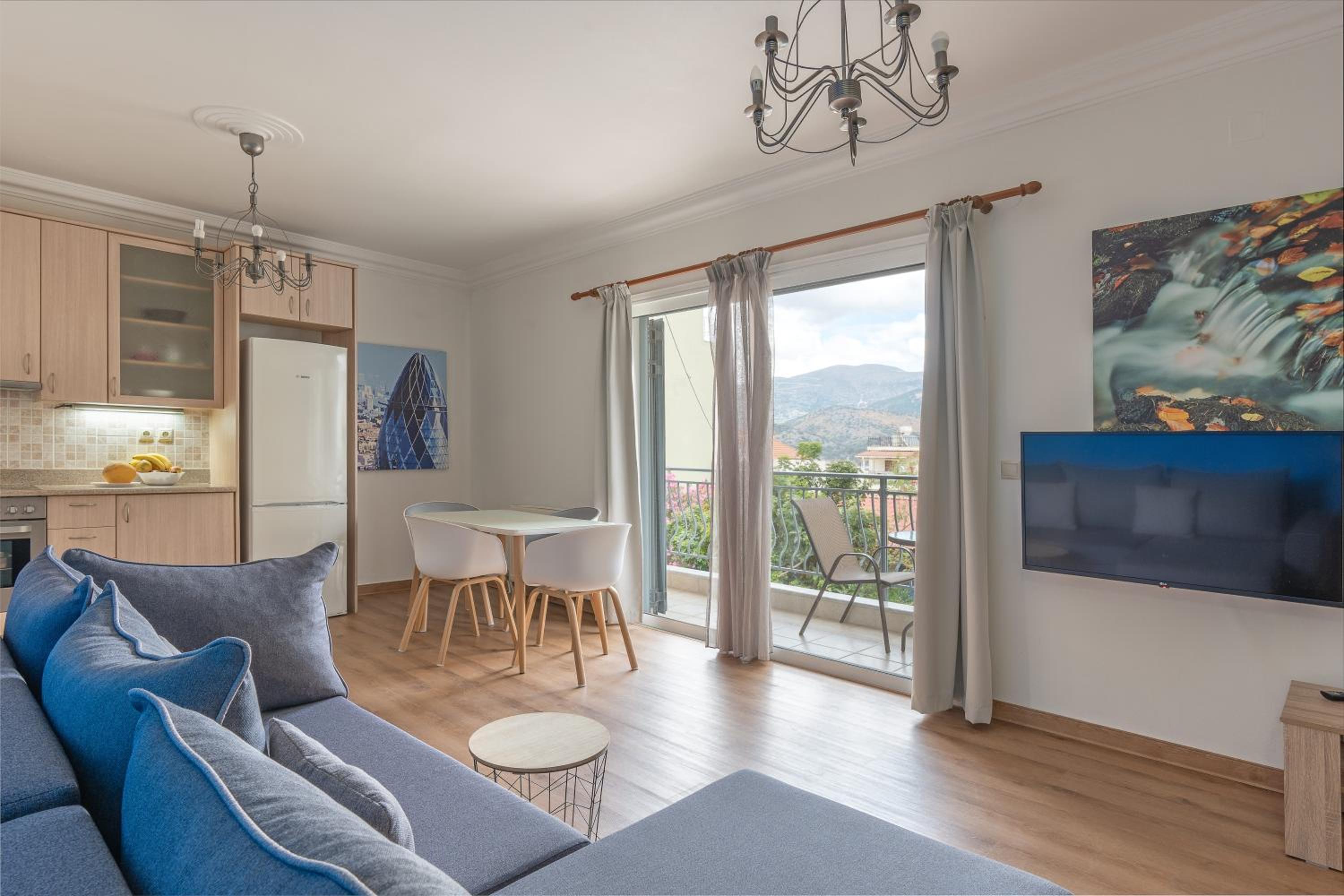 One-Bedroom Apartment with City View photo 1