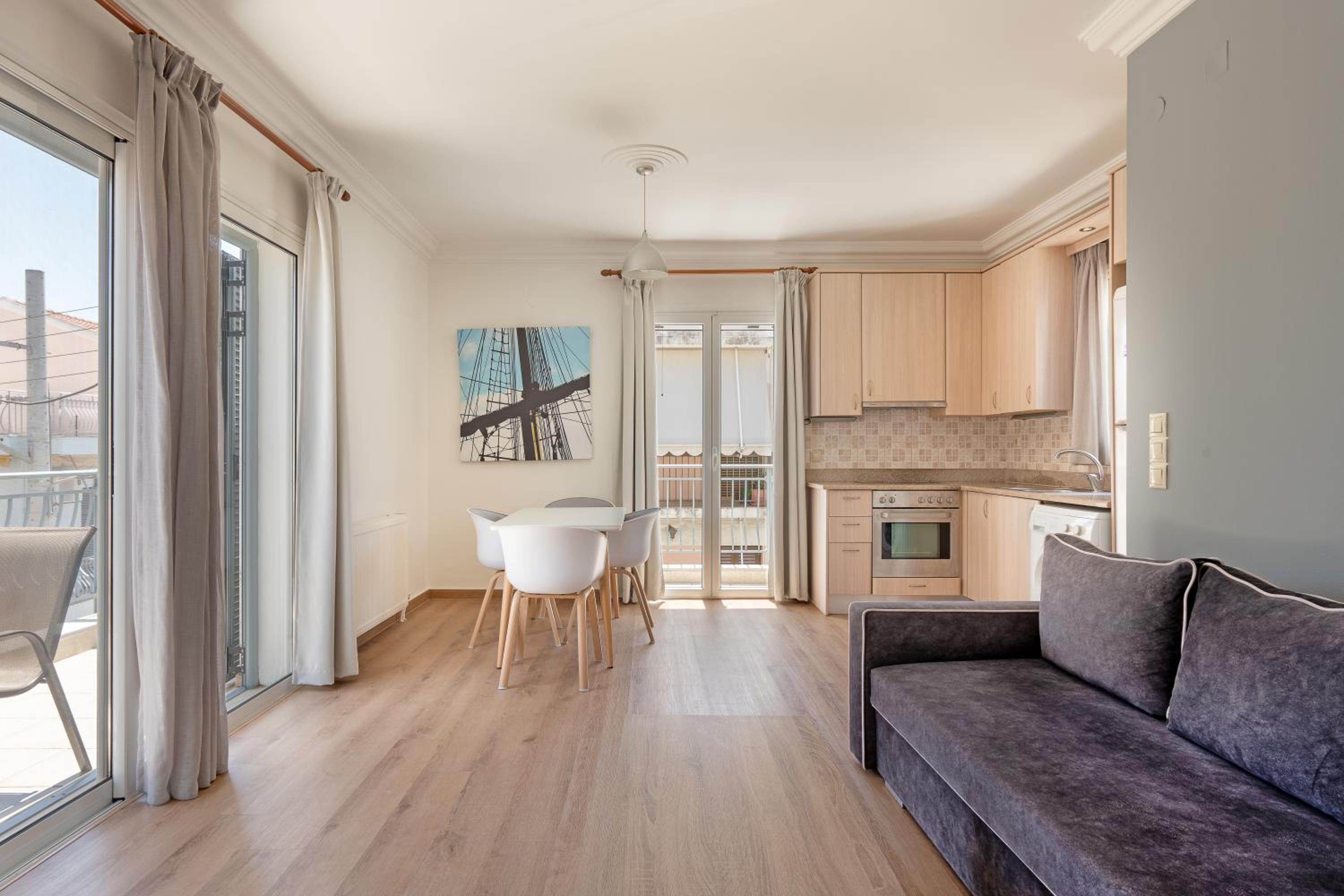 One-Bedroom Apartment with City View photo 2