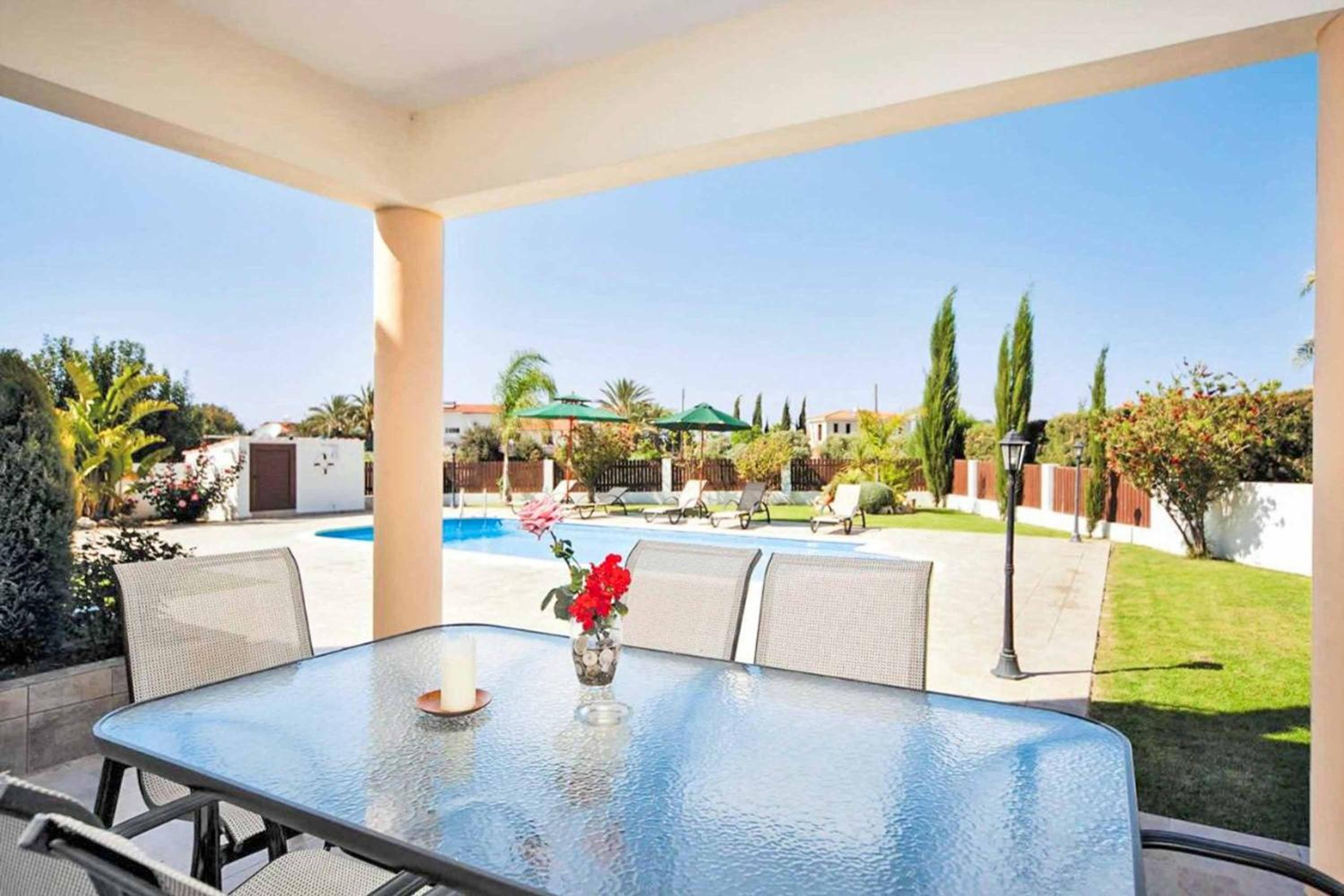Villa photo 2