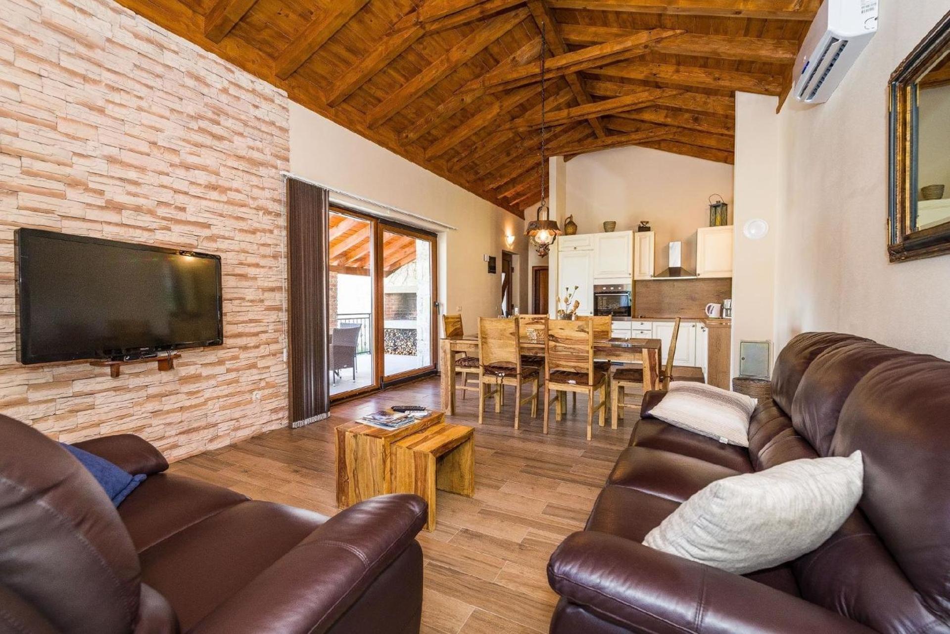 Three-Bedroom Vacation Home  photo 2