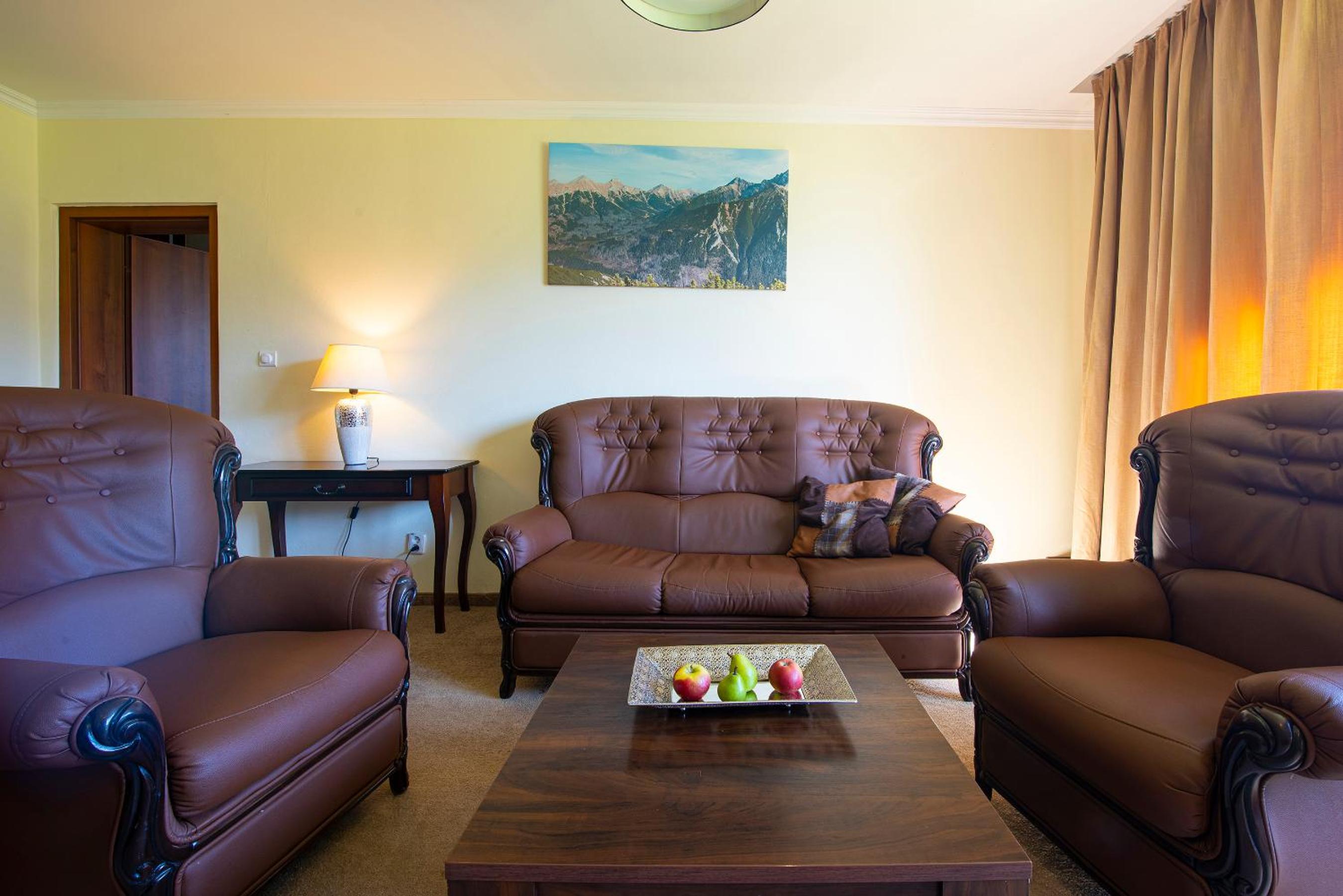 Classic Suite with Mountain View
