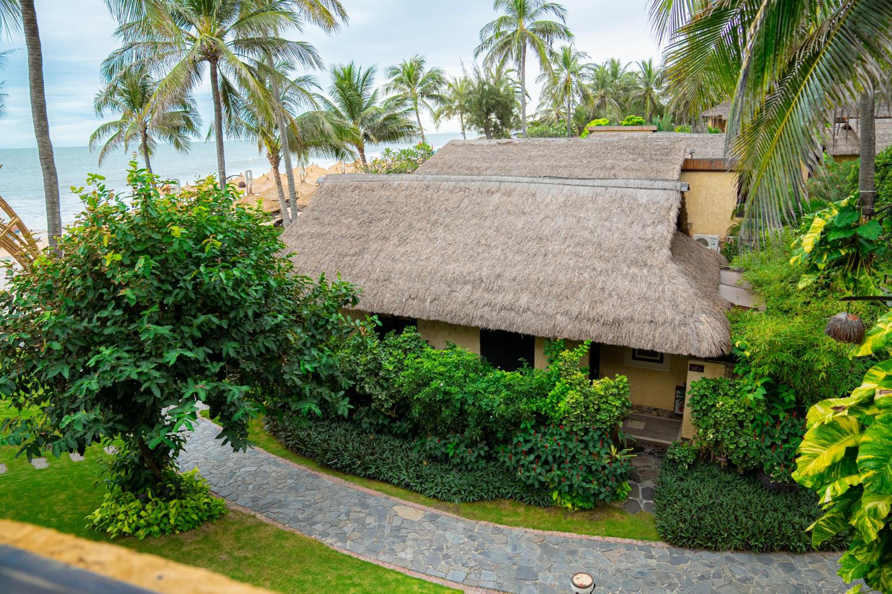 Serene Elite Premier Beach Front Bungalow - Photo 3