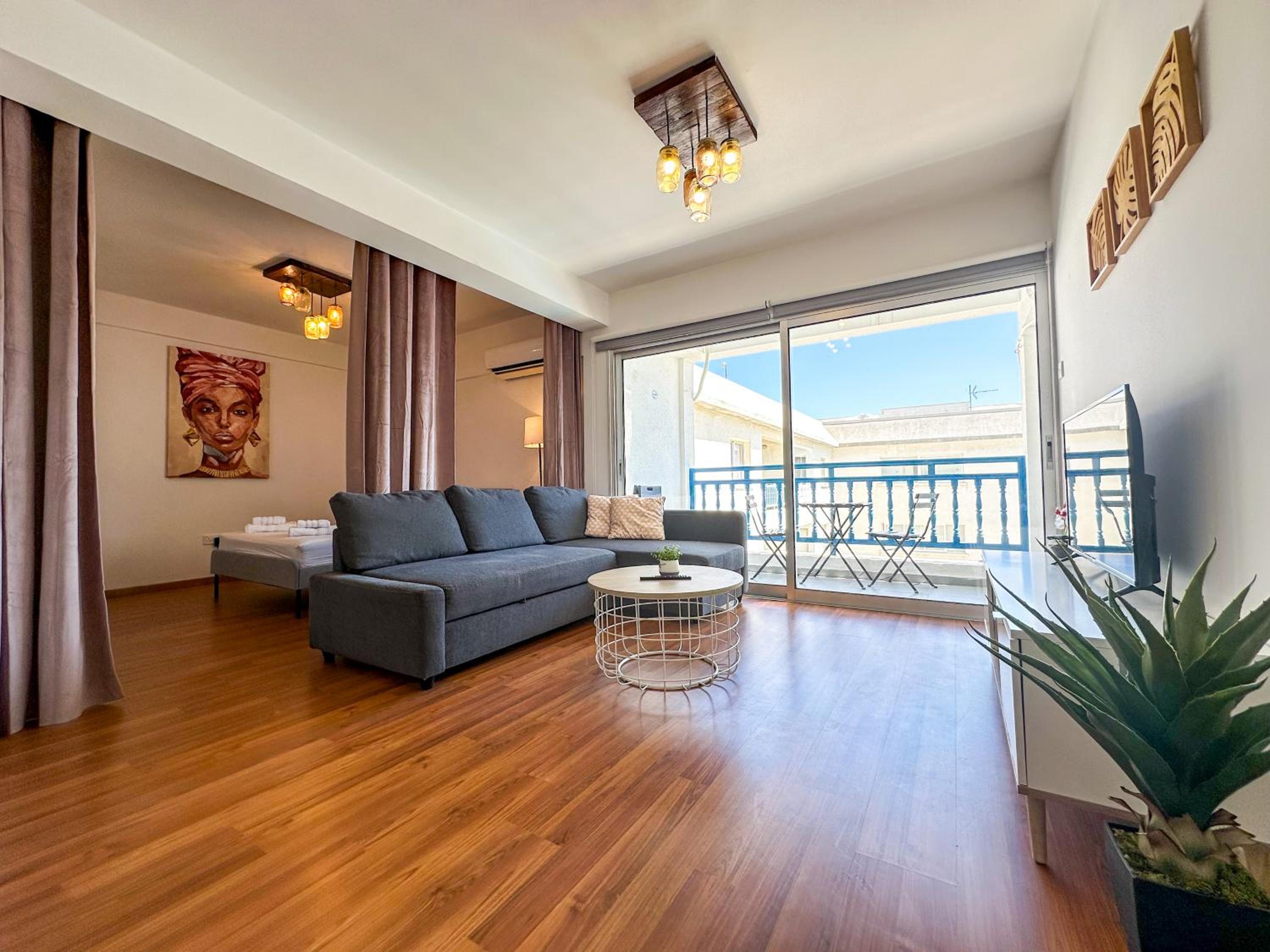 Apartment with Pool View 