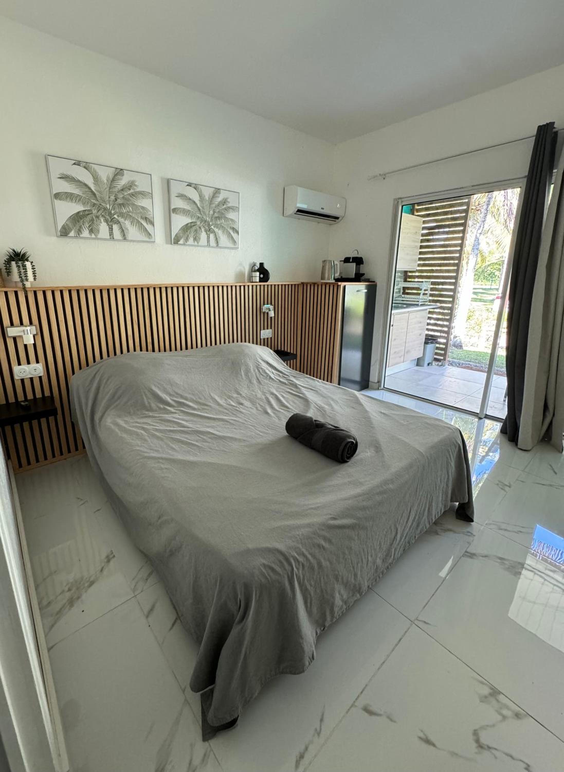 One-Bedroom Apartment photo 1