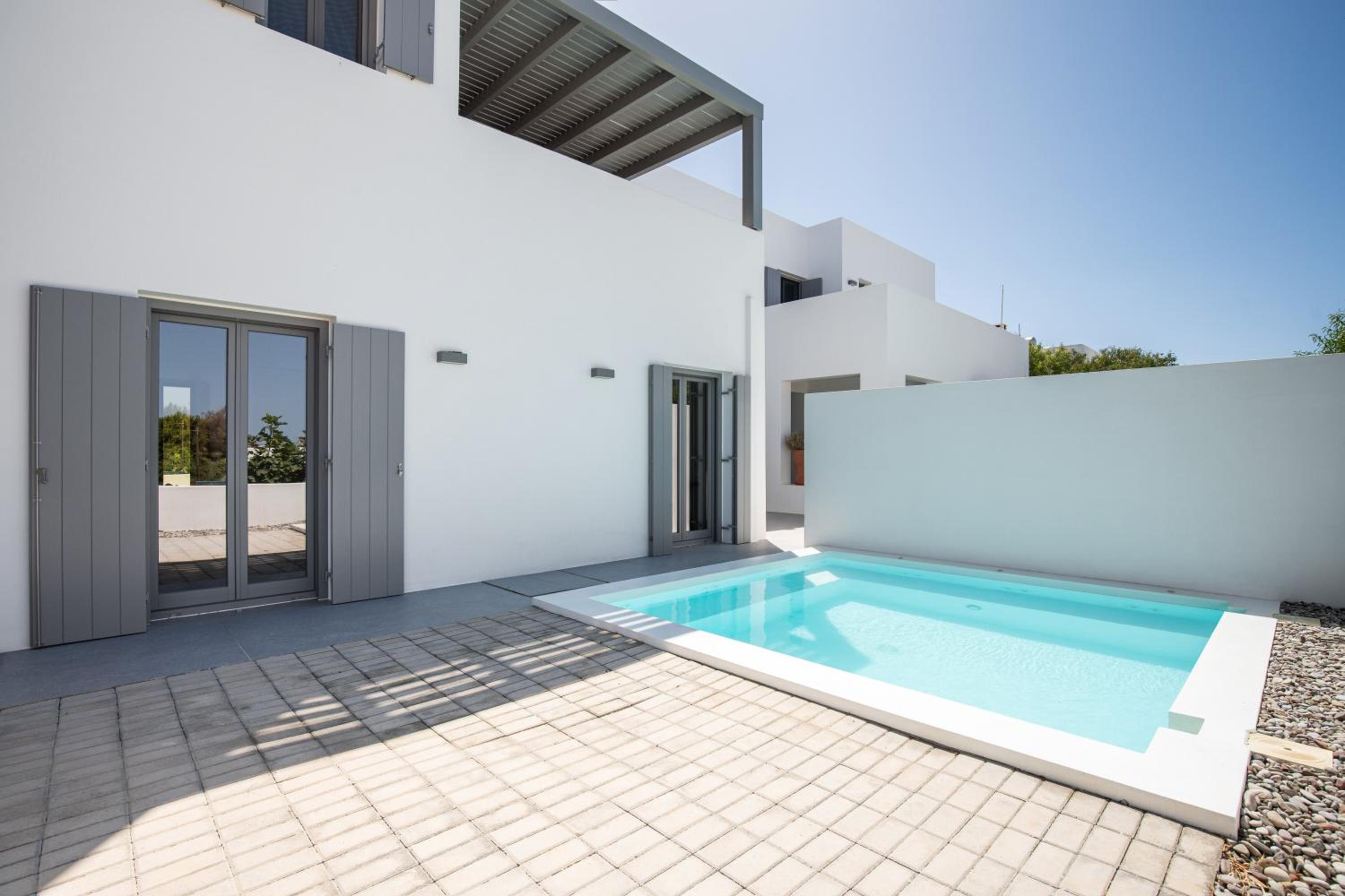 Two-Bedroom Apartment With Pool View photo 3