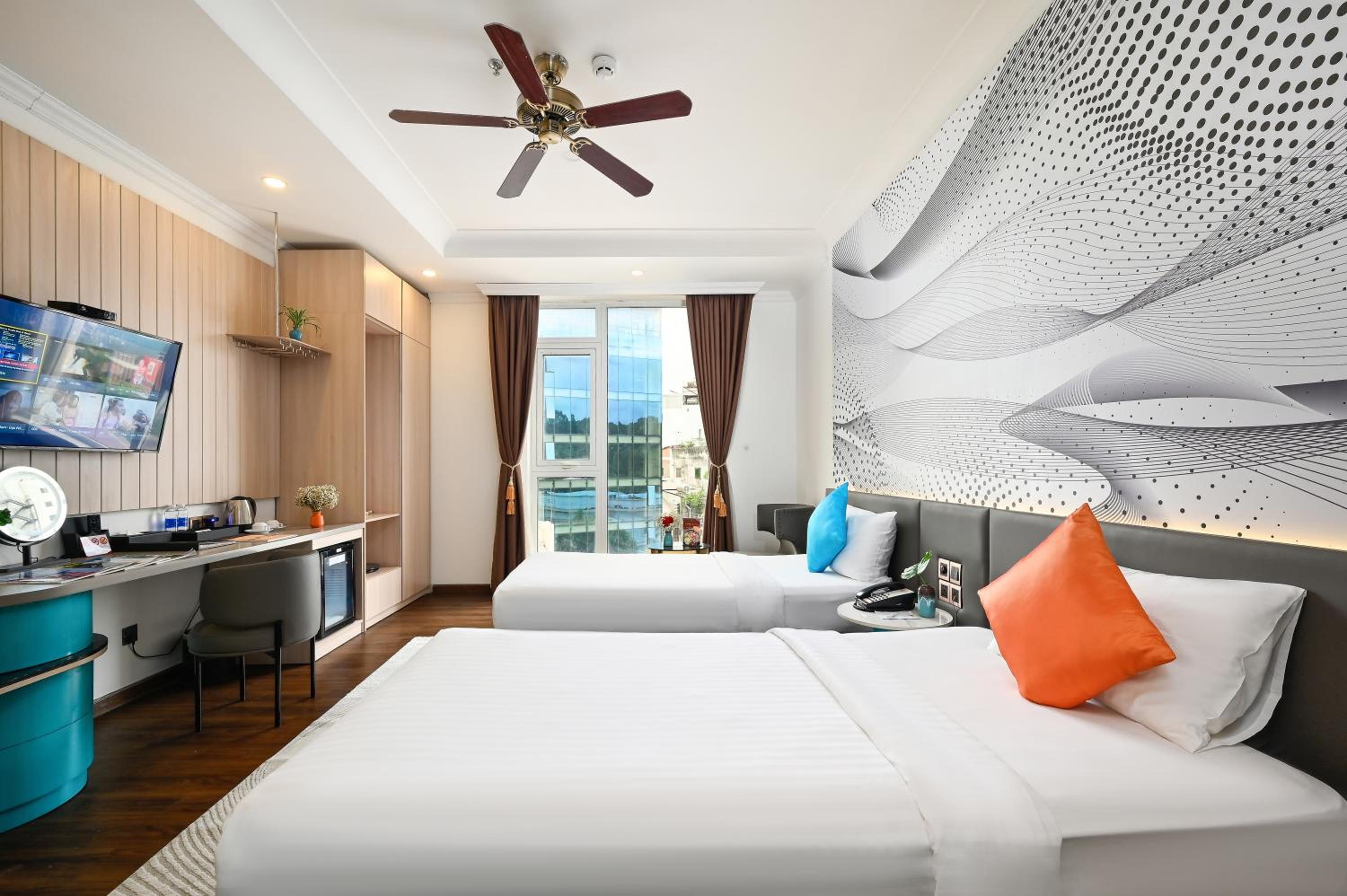 Signature Double or Twin City View photo 1