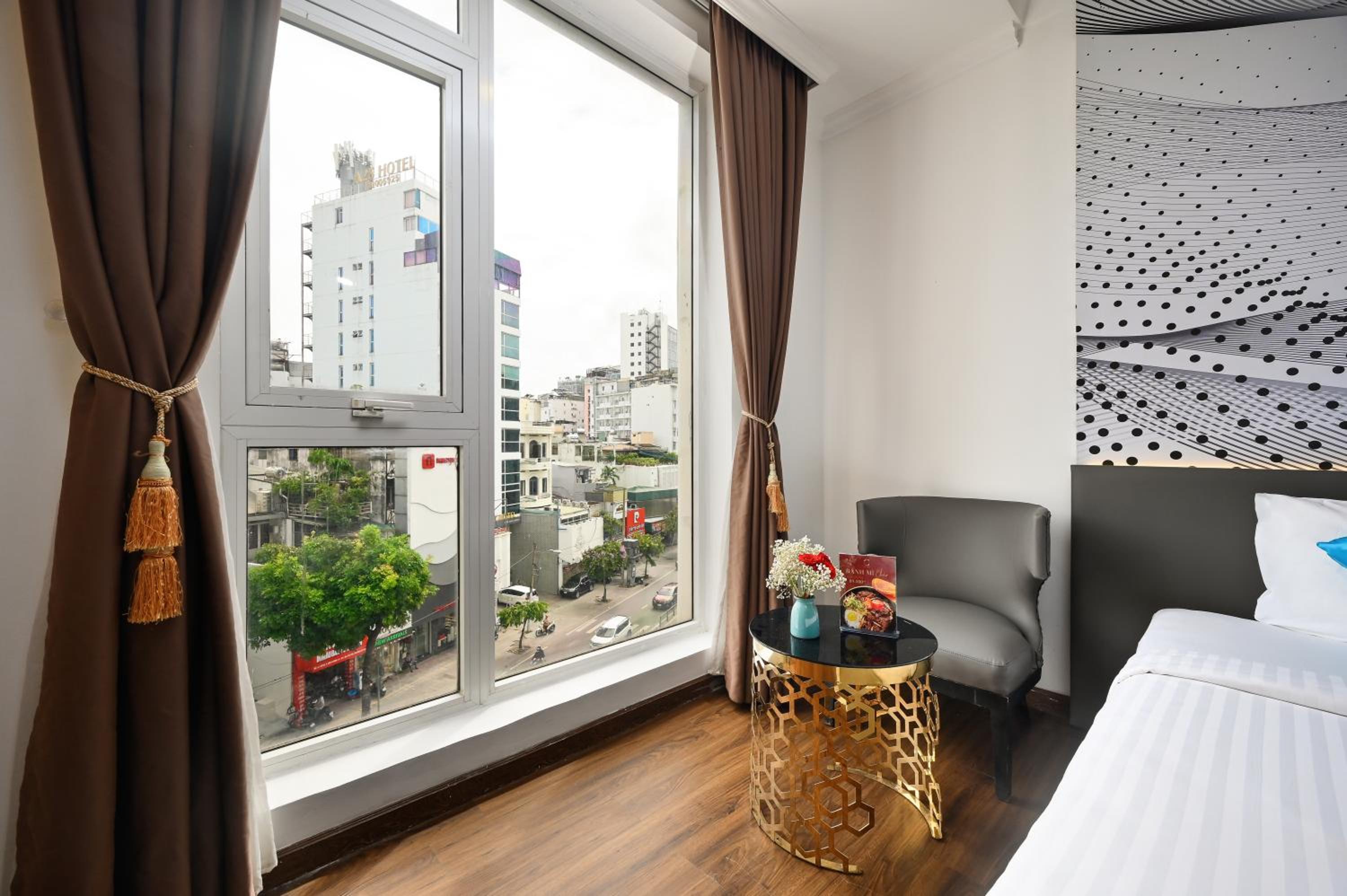 Signature Double or Twin City View photo 2