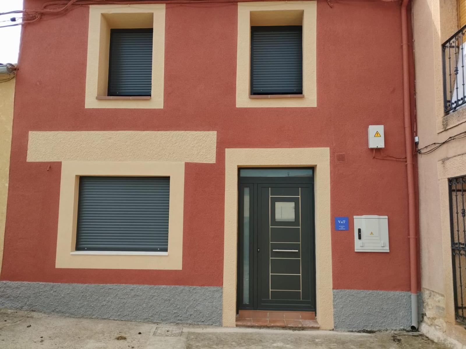 Five-Bedroom House photo 2
