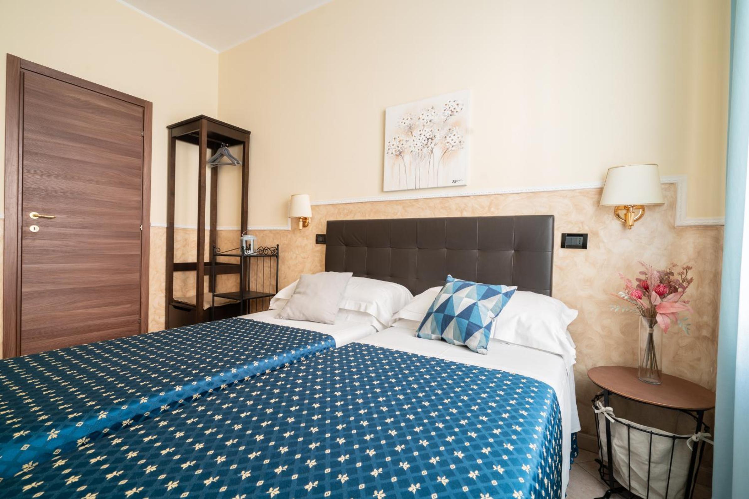 Economy Double Or Twin Room photo 3