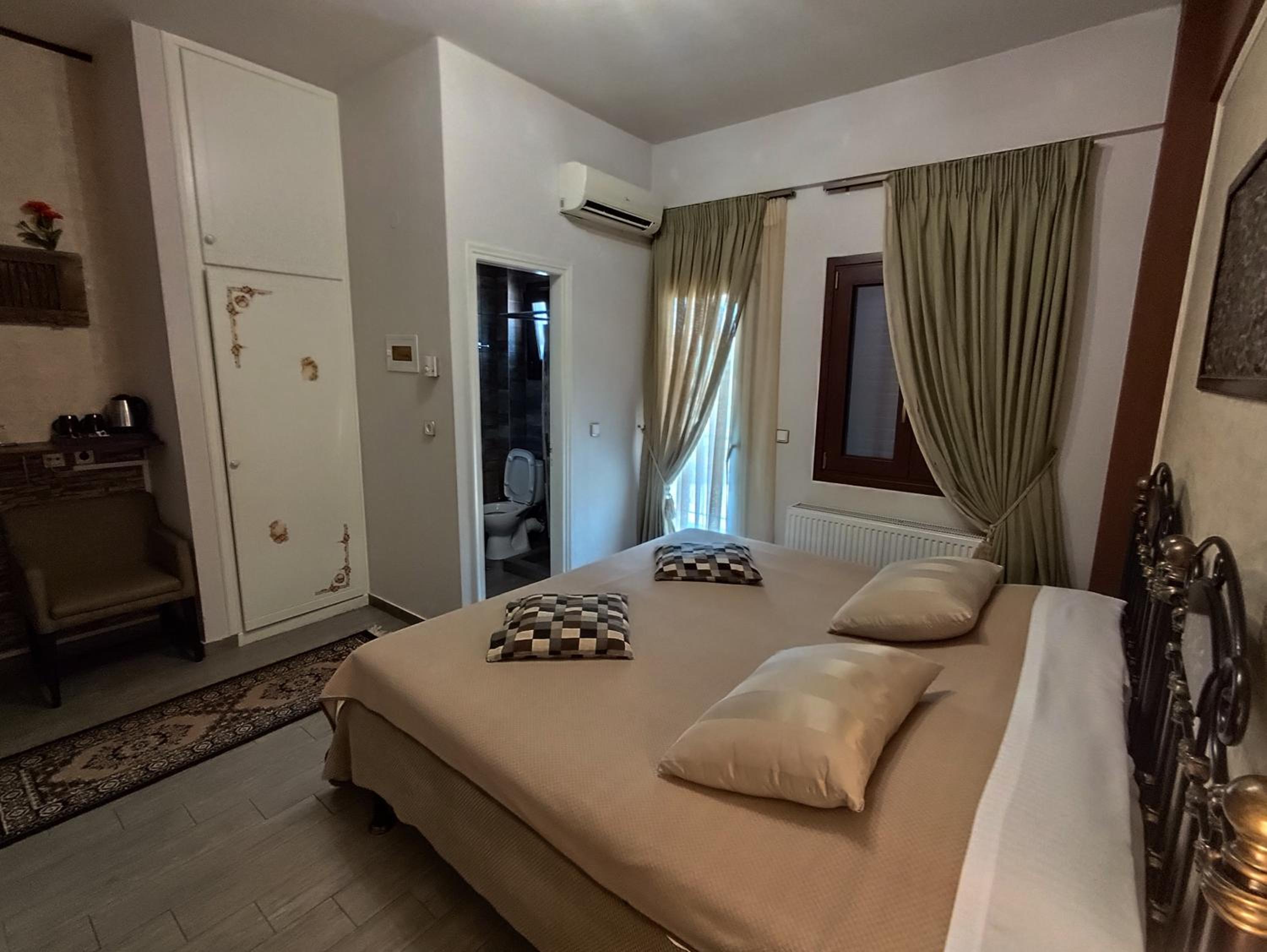 Standard Double Room - Photo 1