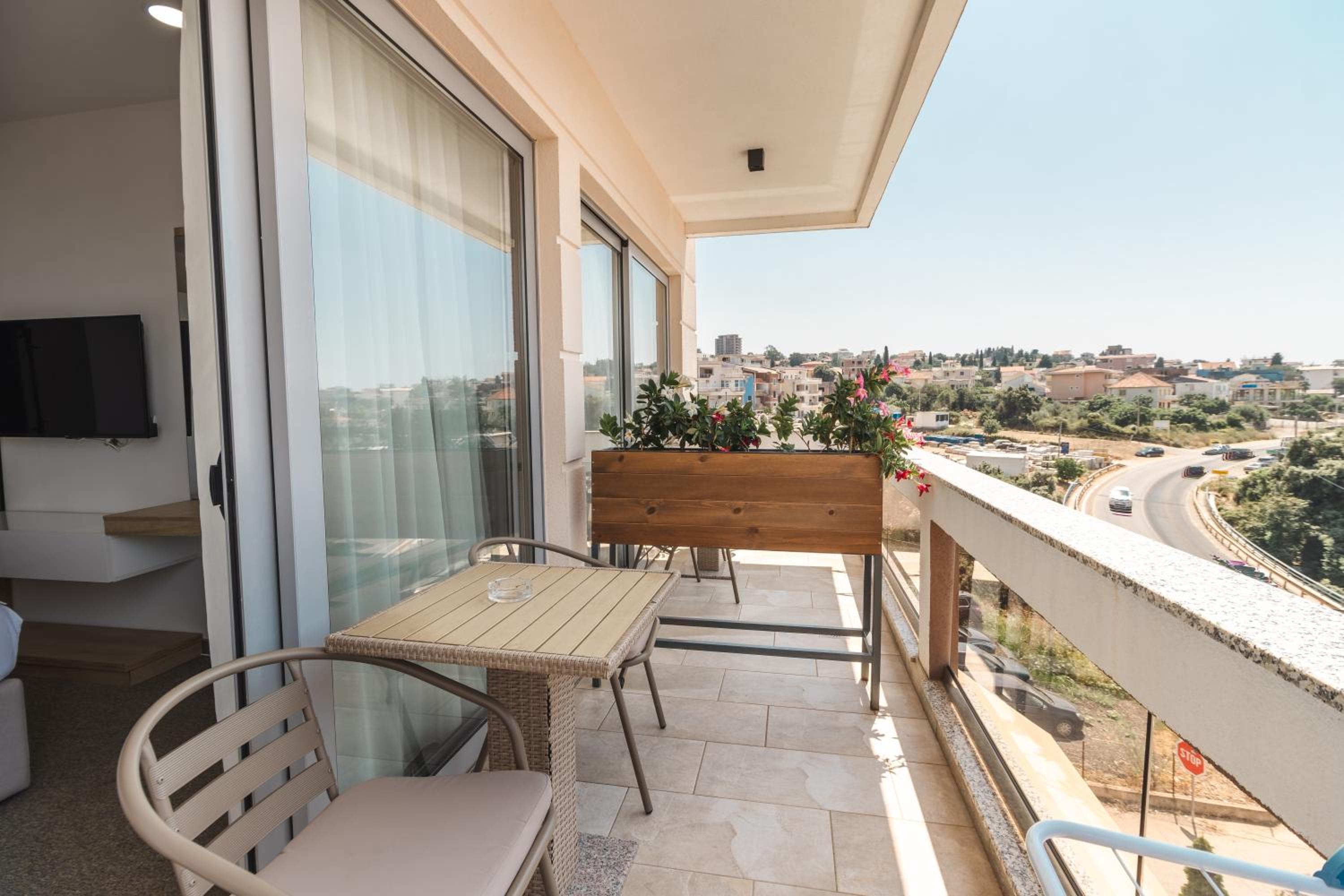 Deluxe Double Room with Balcony and Sea View photo 2