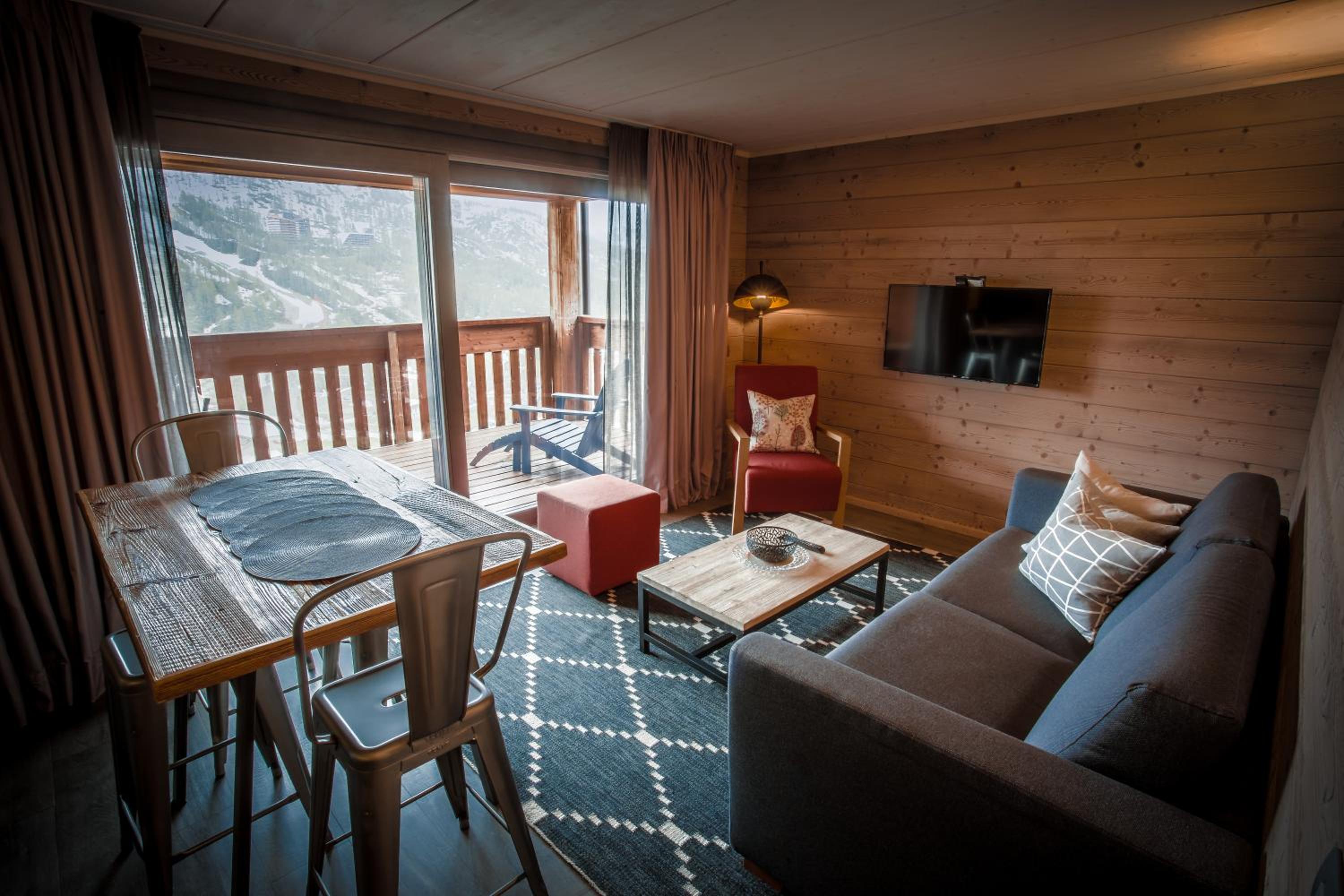 Three-Bedroom Suite photo 2