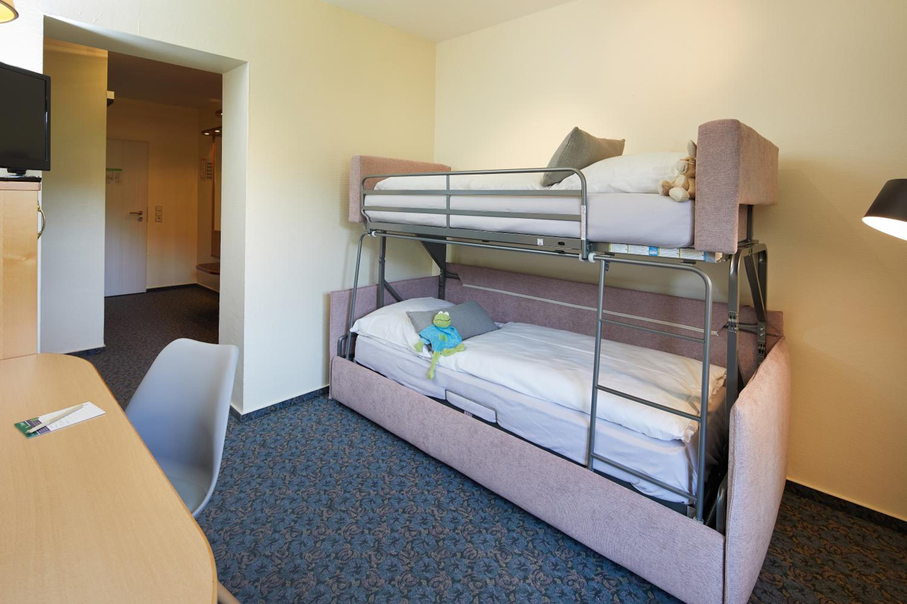 Family Room (2 Adults + 2 Children)