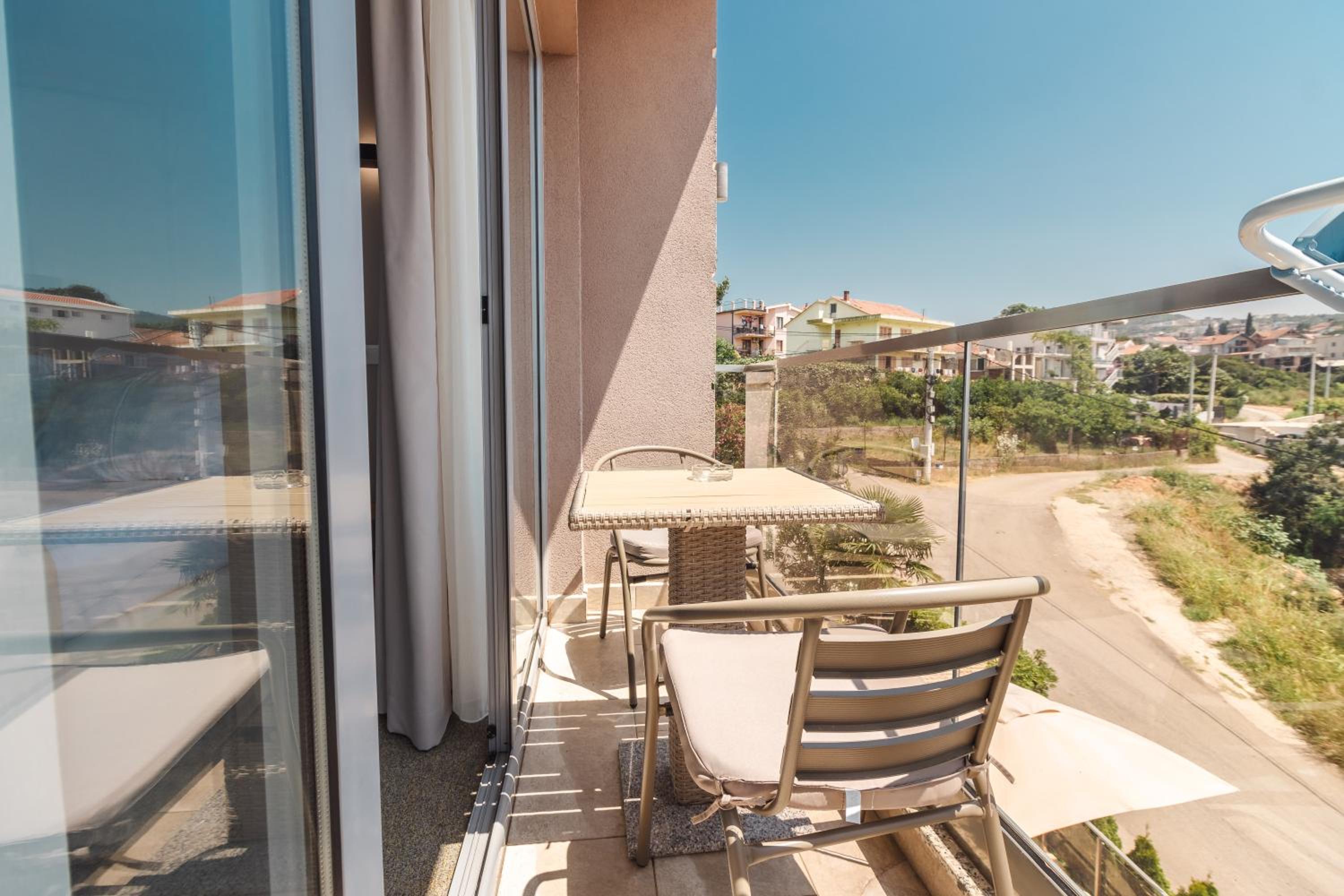 Deluxe Double Room with Side Sea View photo 3