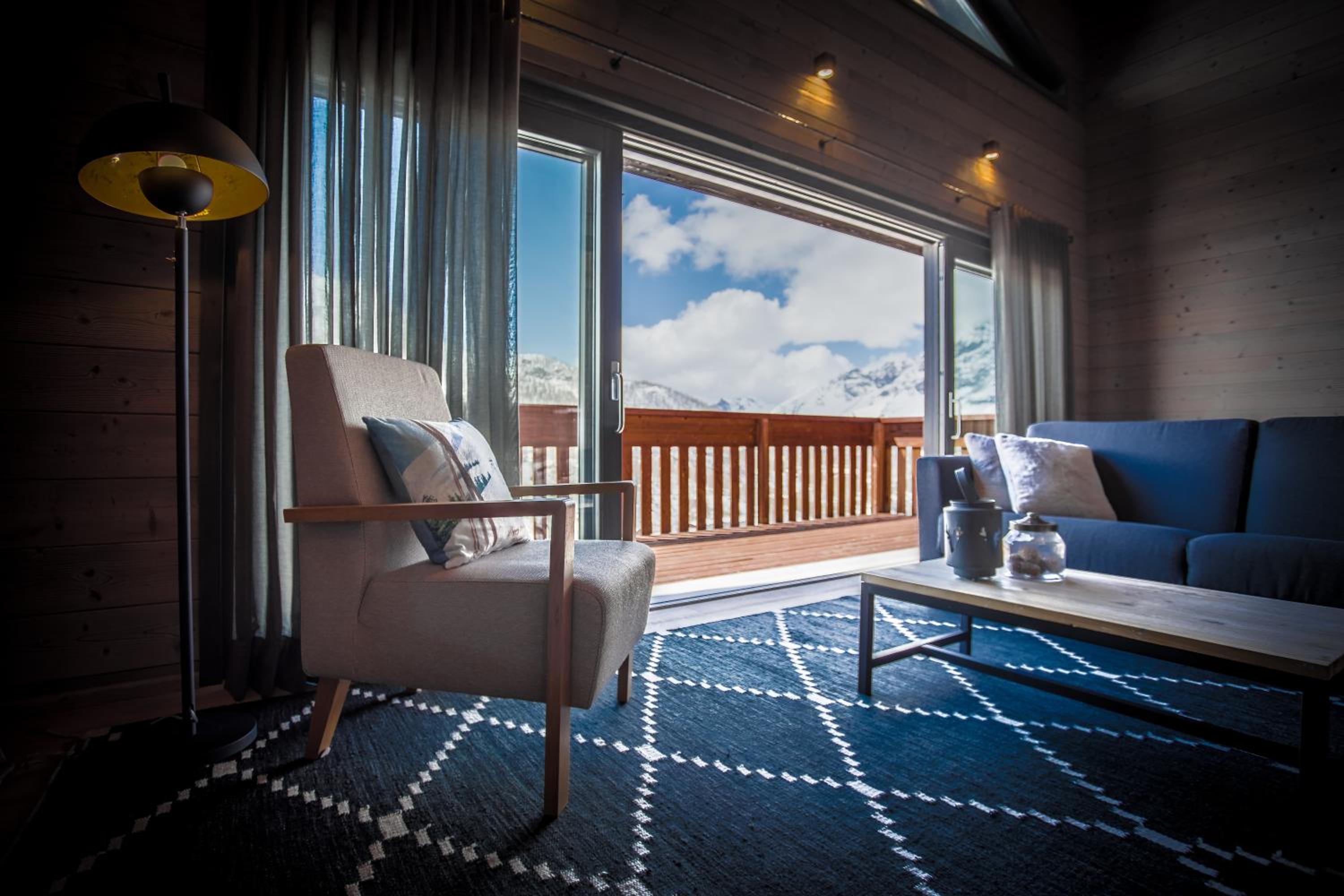 Suite with Mountain View