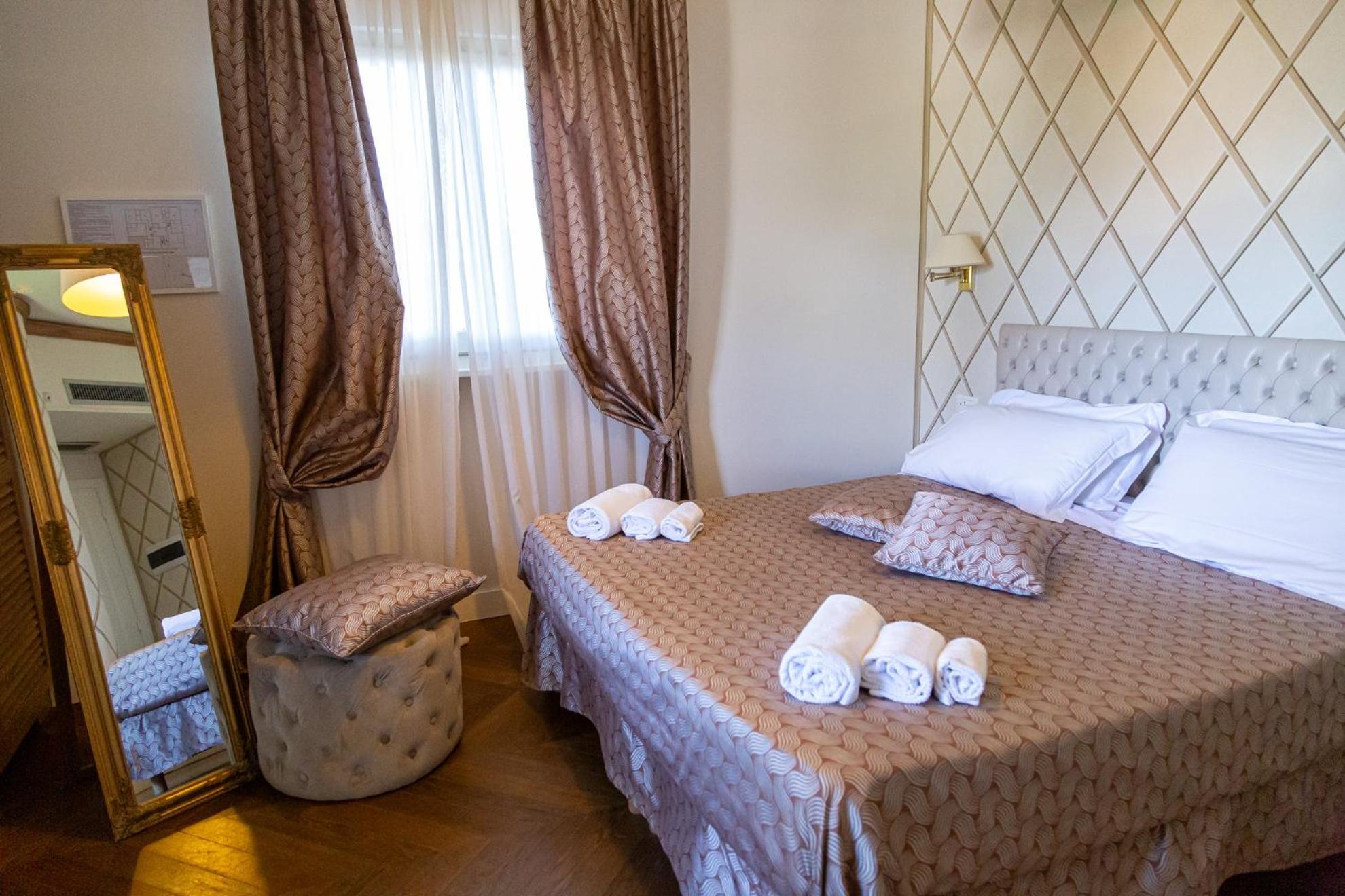 Superior Double Room - Photo 8