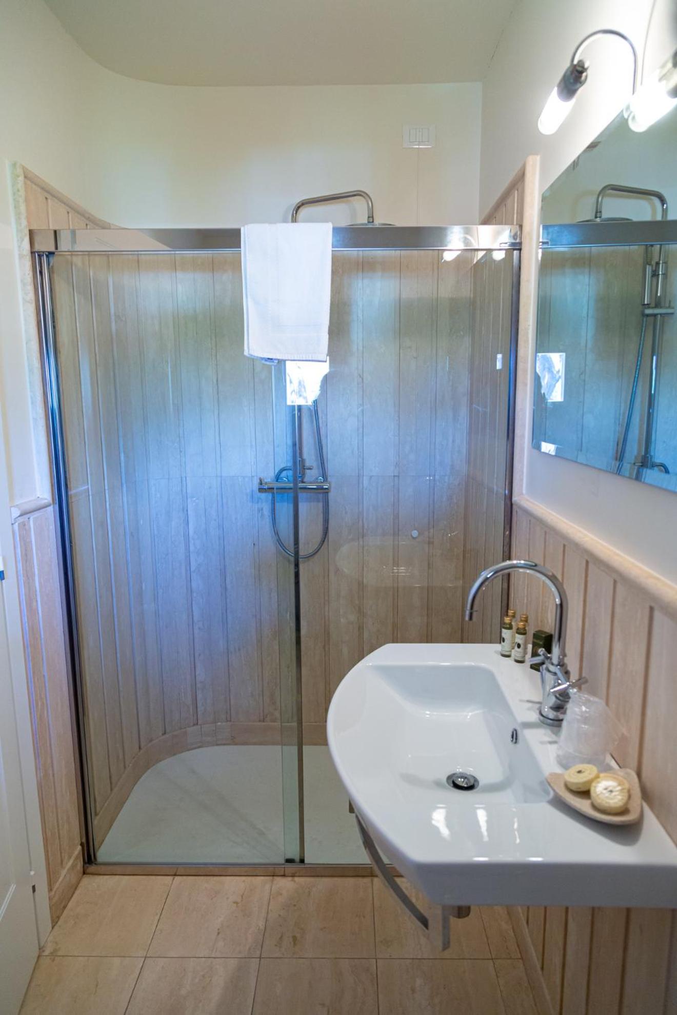 Superior Double Room - Photo 2