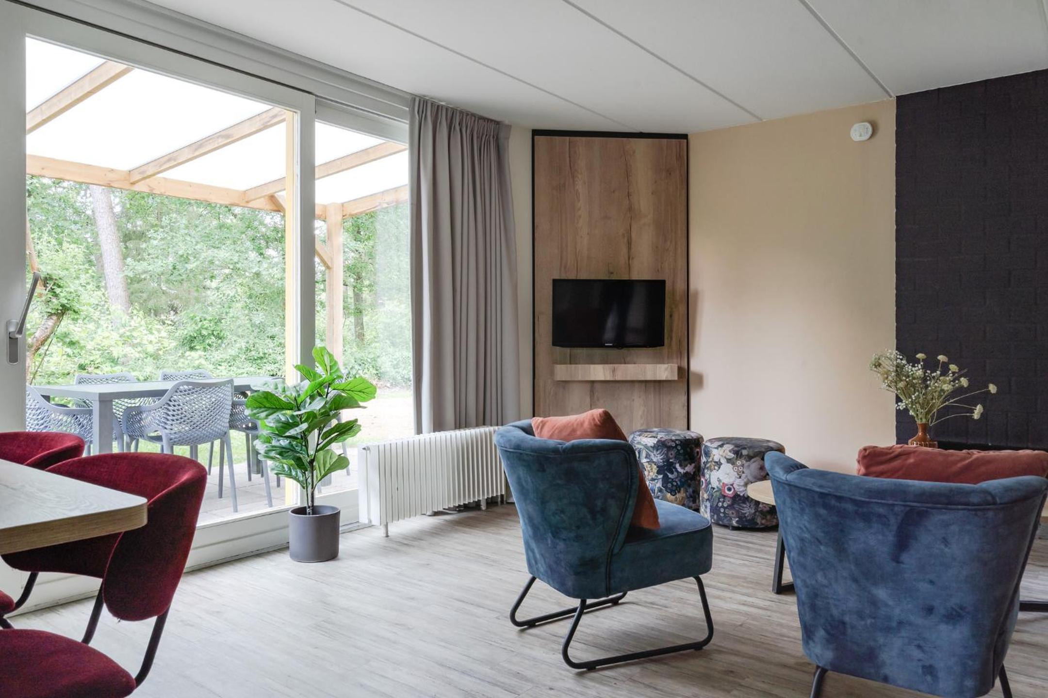 Bungalow (6 Adults)