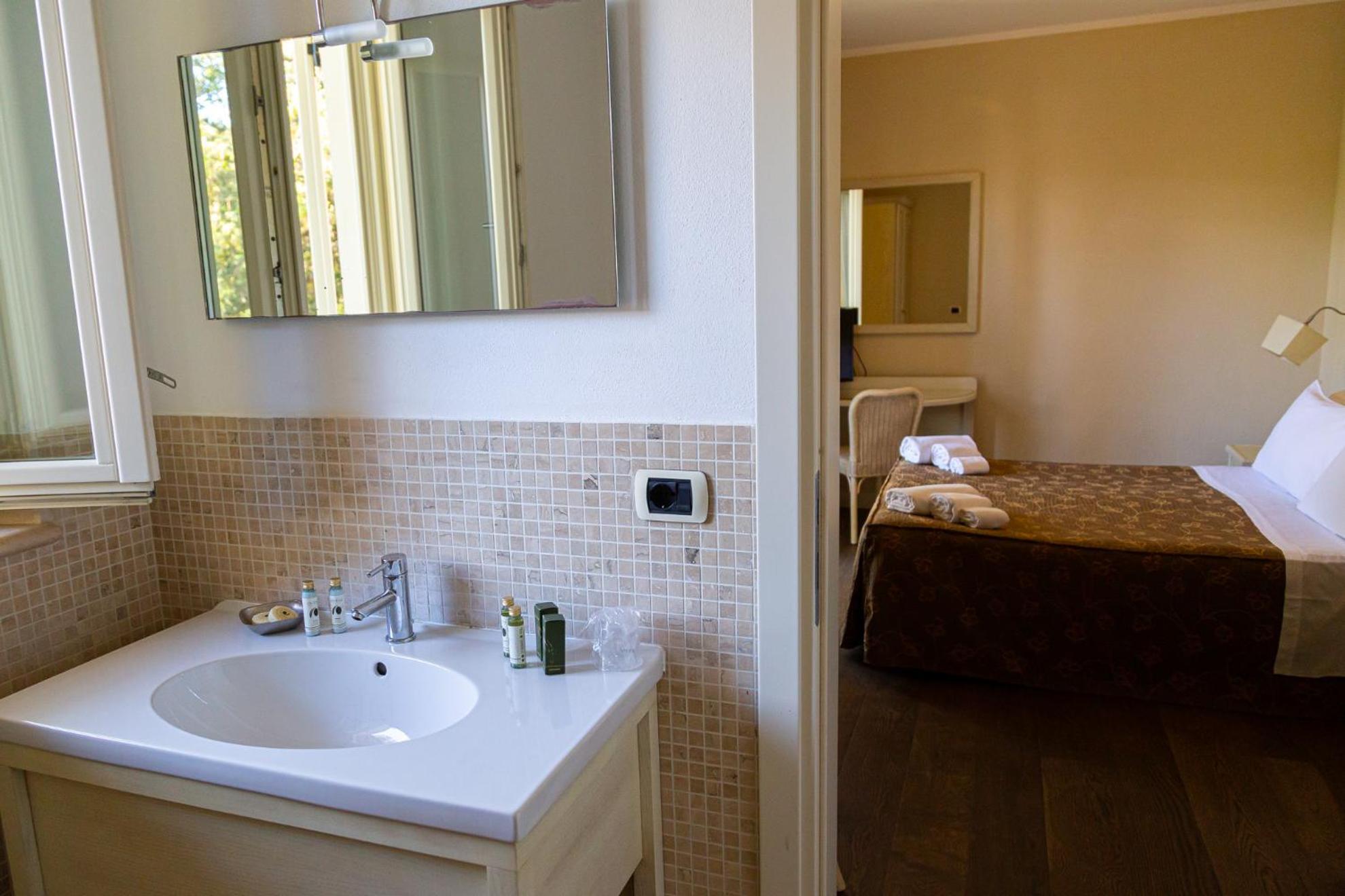 Superior Double Room - Photo 13