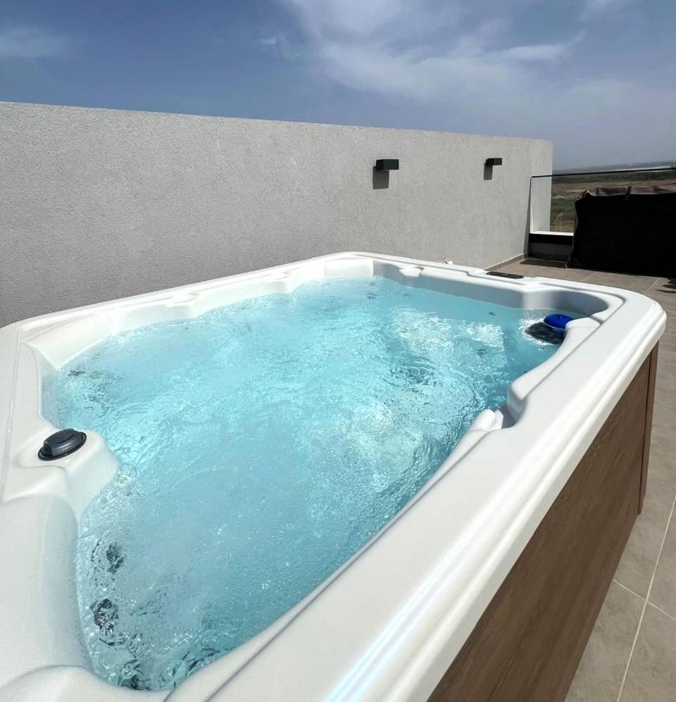Two-Bedroom Penthouse Apartment with Whirlpool