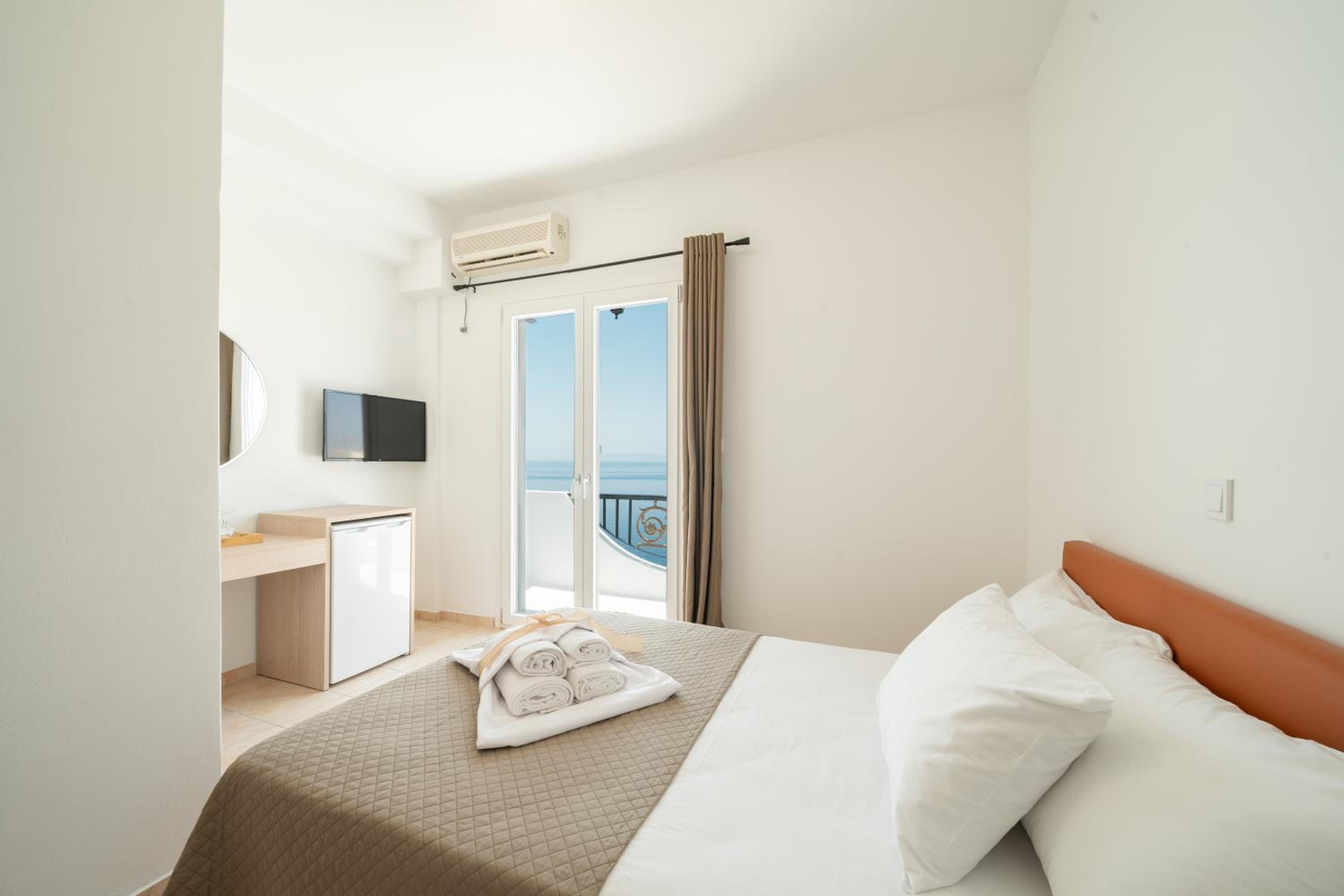Double Room with Balcony and Sea View