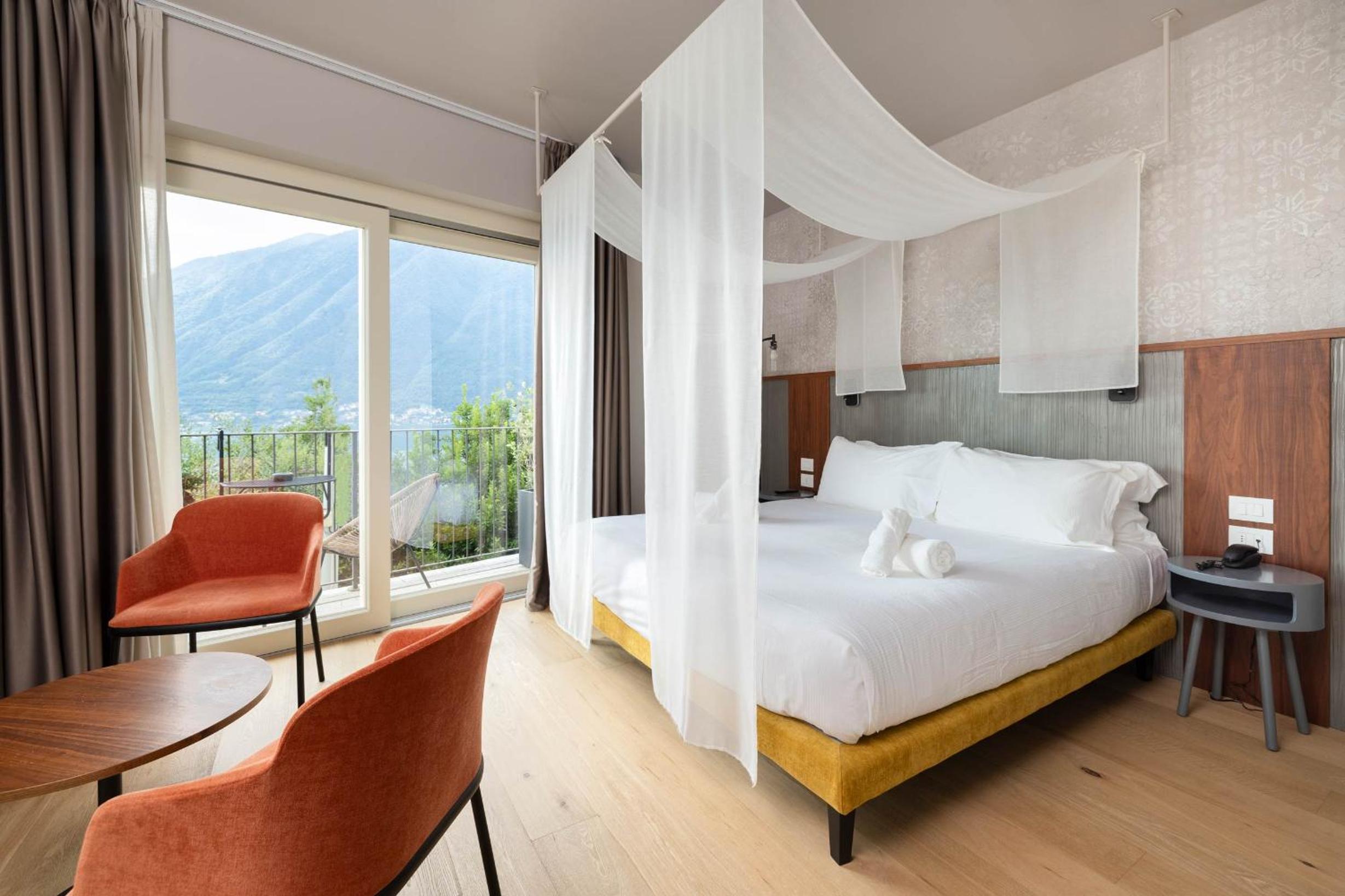 Suite with Lake View
