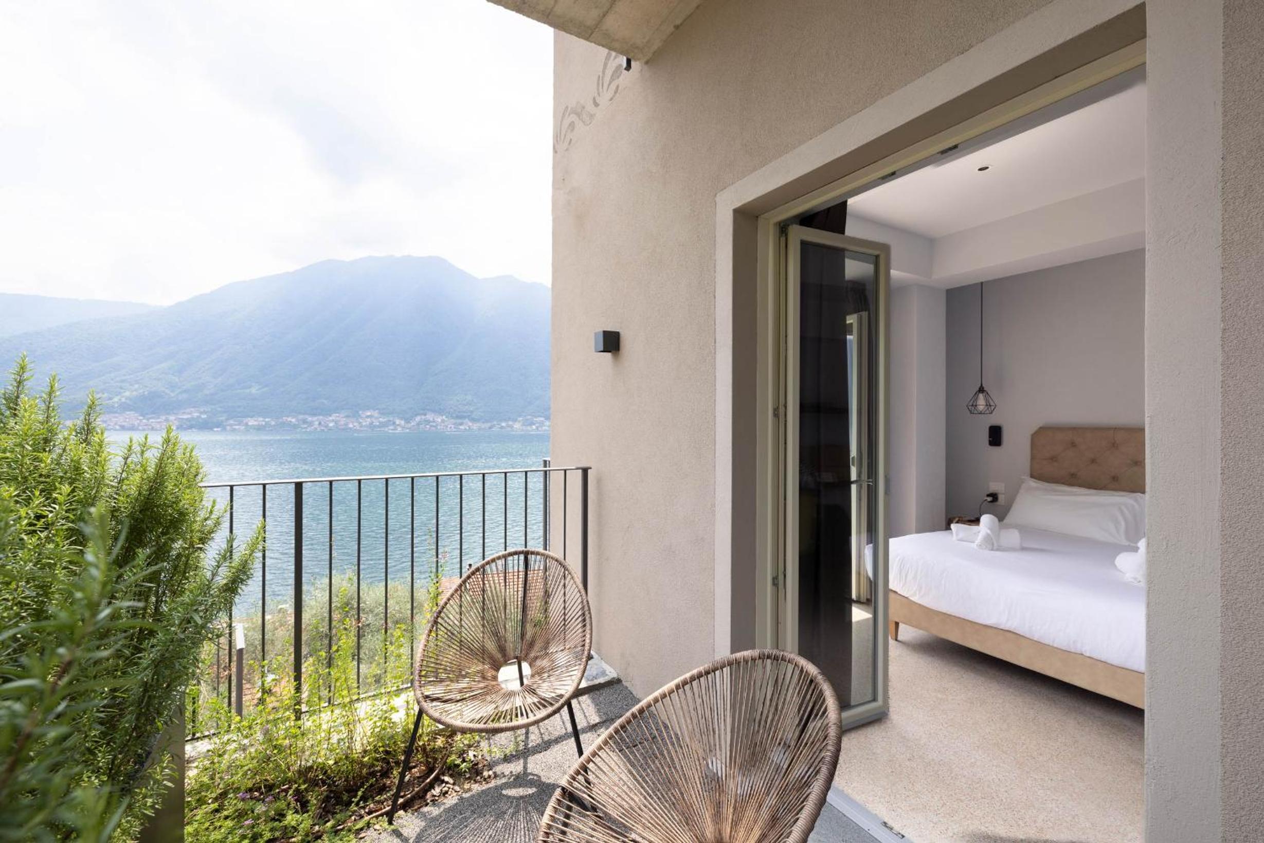 Double Room with Lake View - Photo 6