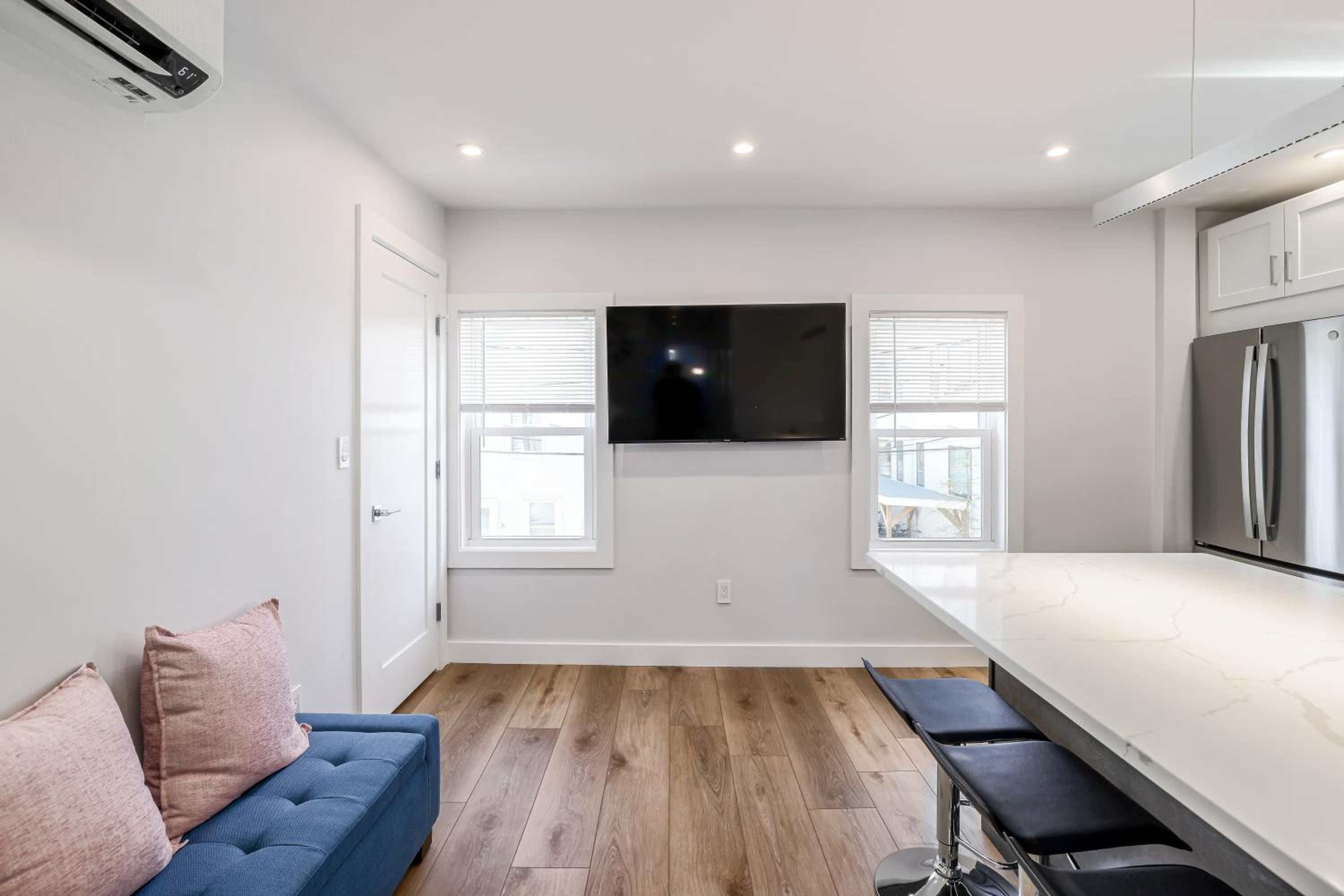 Three-Bedroom House photo 3