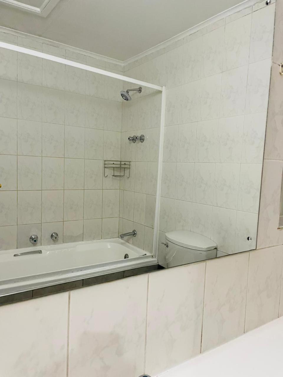 Large Twin Room - Photo 2