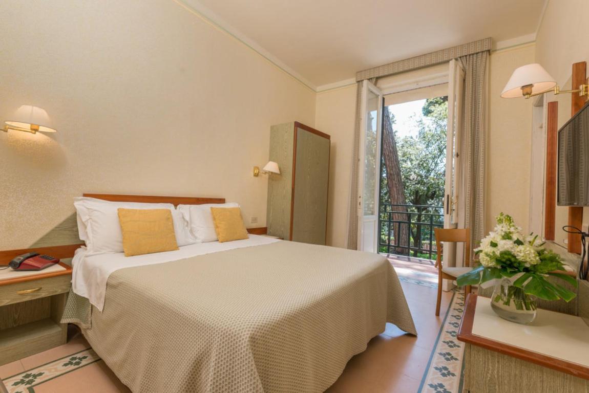Standard Double Room - Photo 1