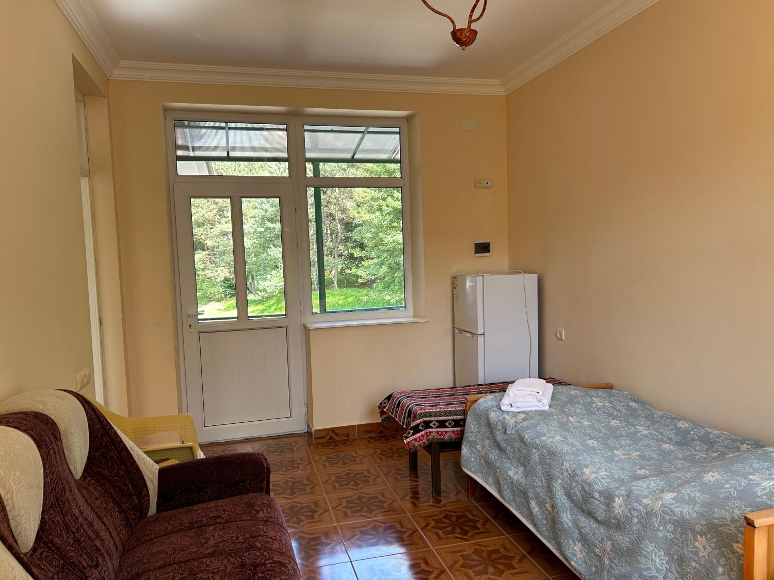 Family Room With Balcony photo 2
