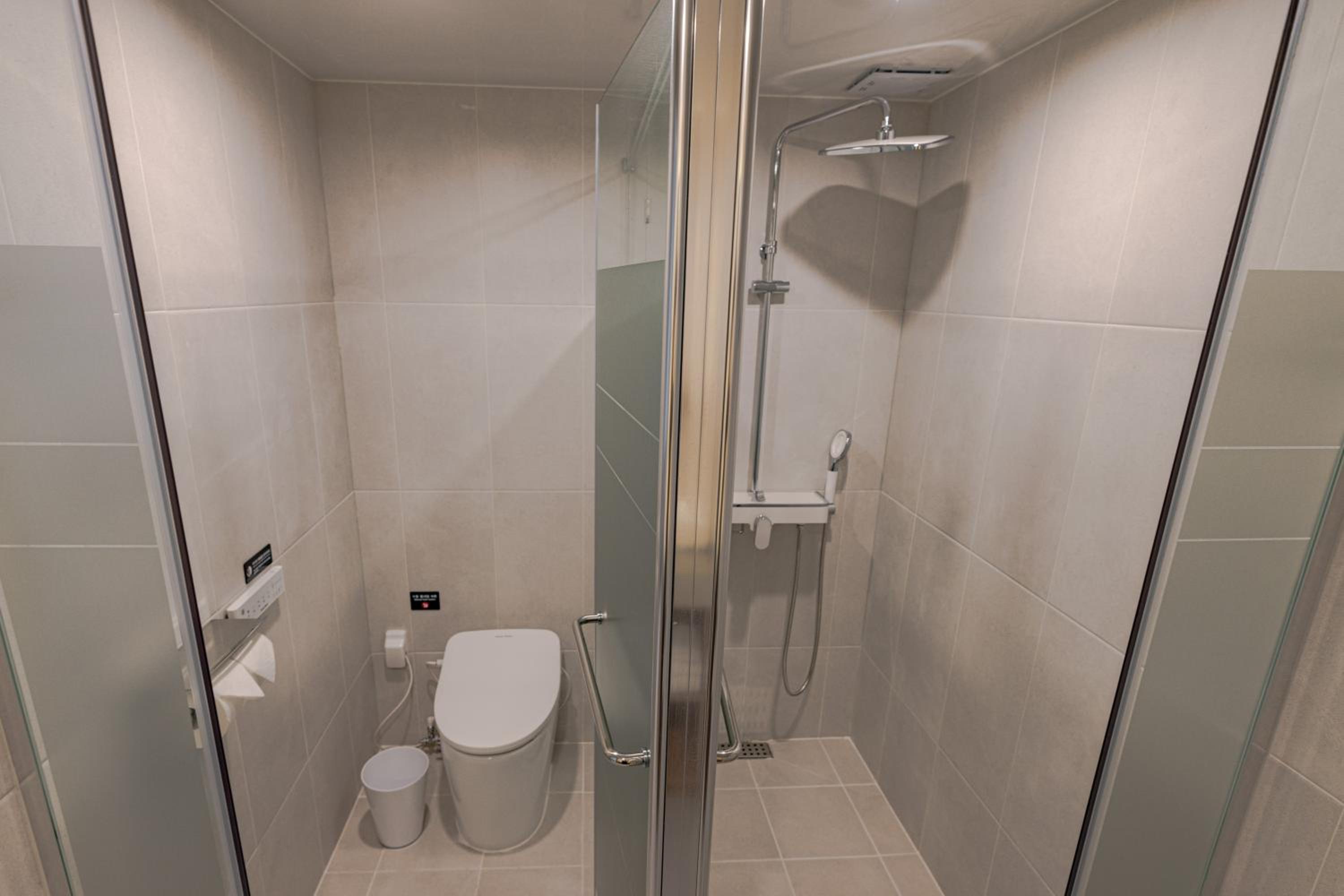Twin Room - Photo 3