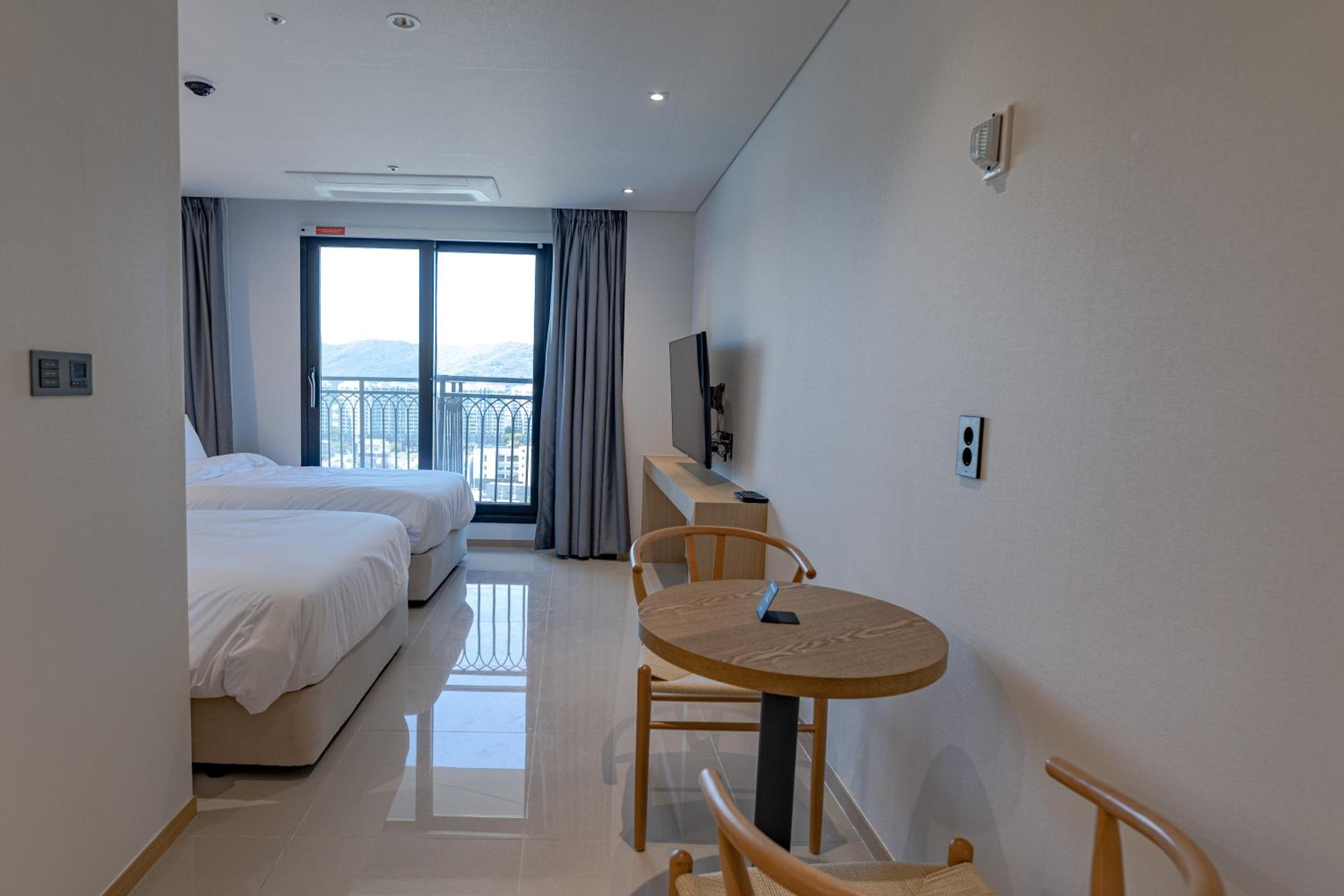 Twin Room - Photo 2