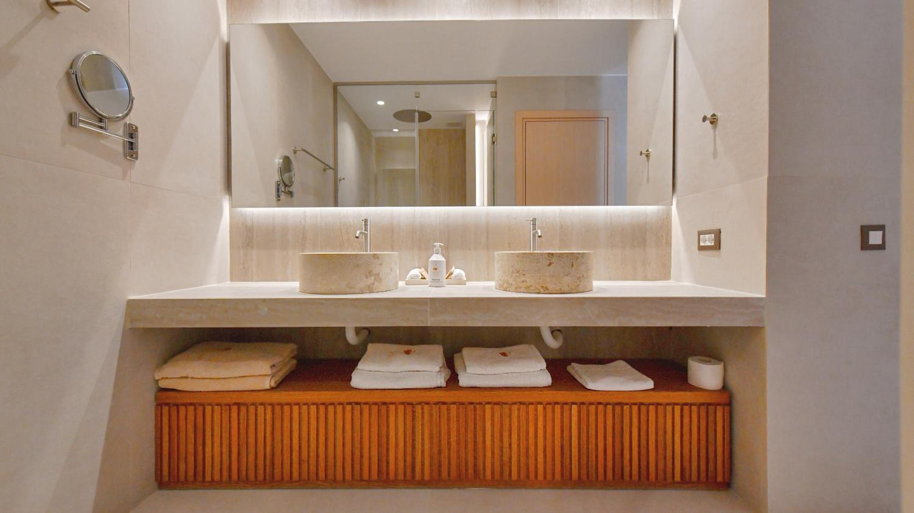 Pool View Suite  - Photo 10