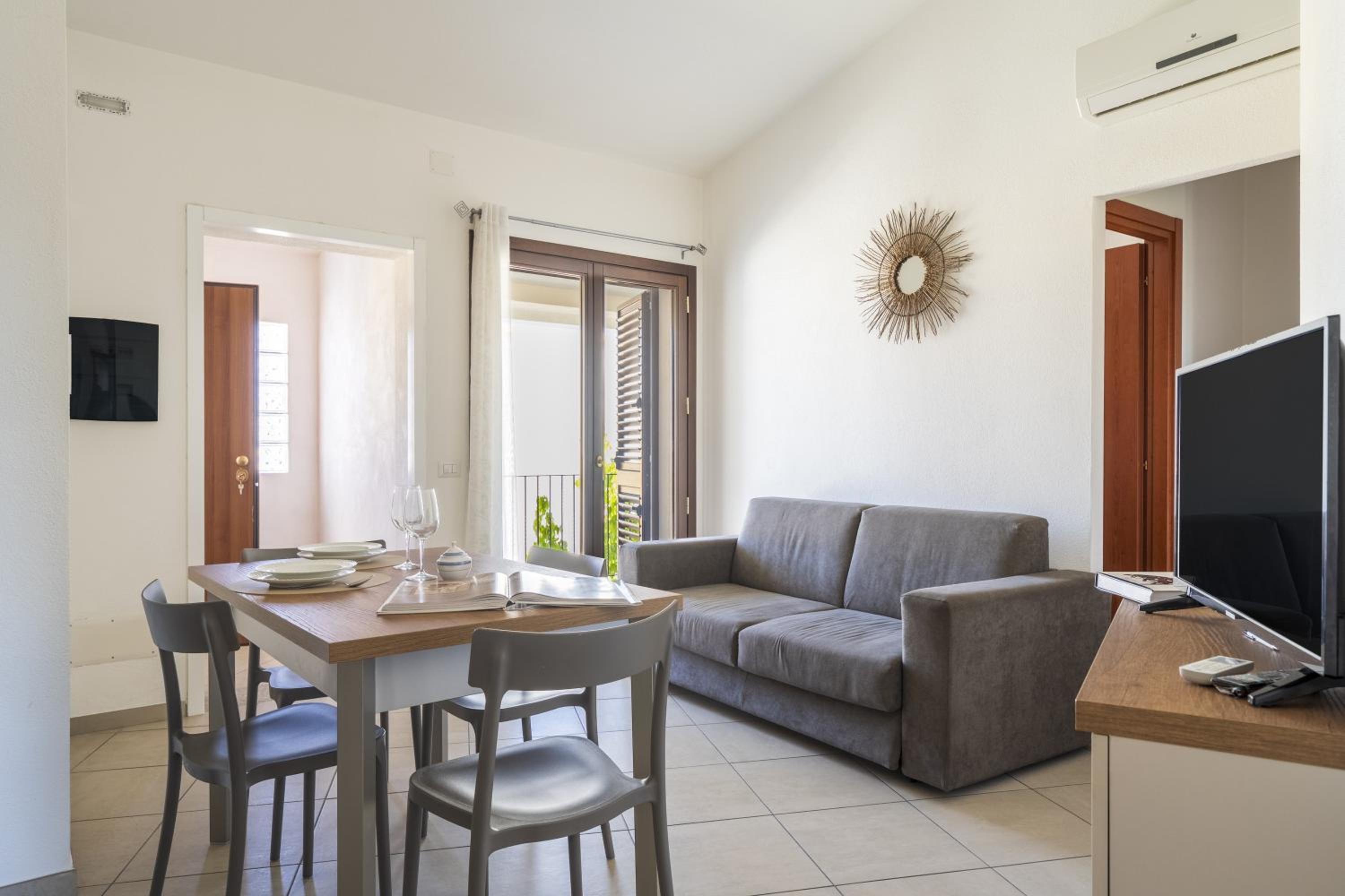 Two-Bedroom Deluxe Apartment with Balcony