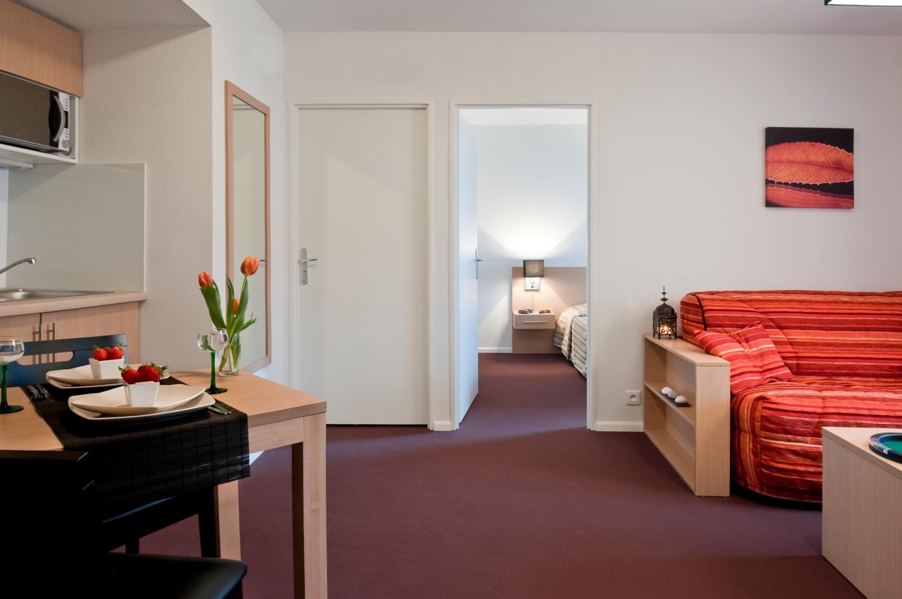One-Bedroom Apartment - Photo 5