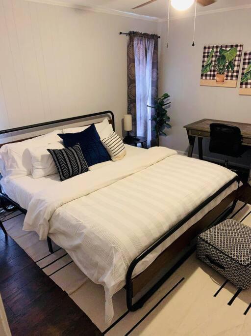 Three-Bedroom House photo 3
