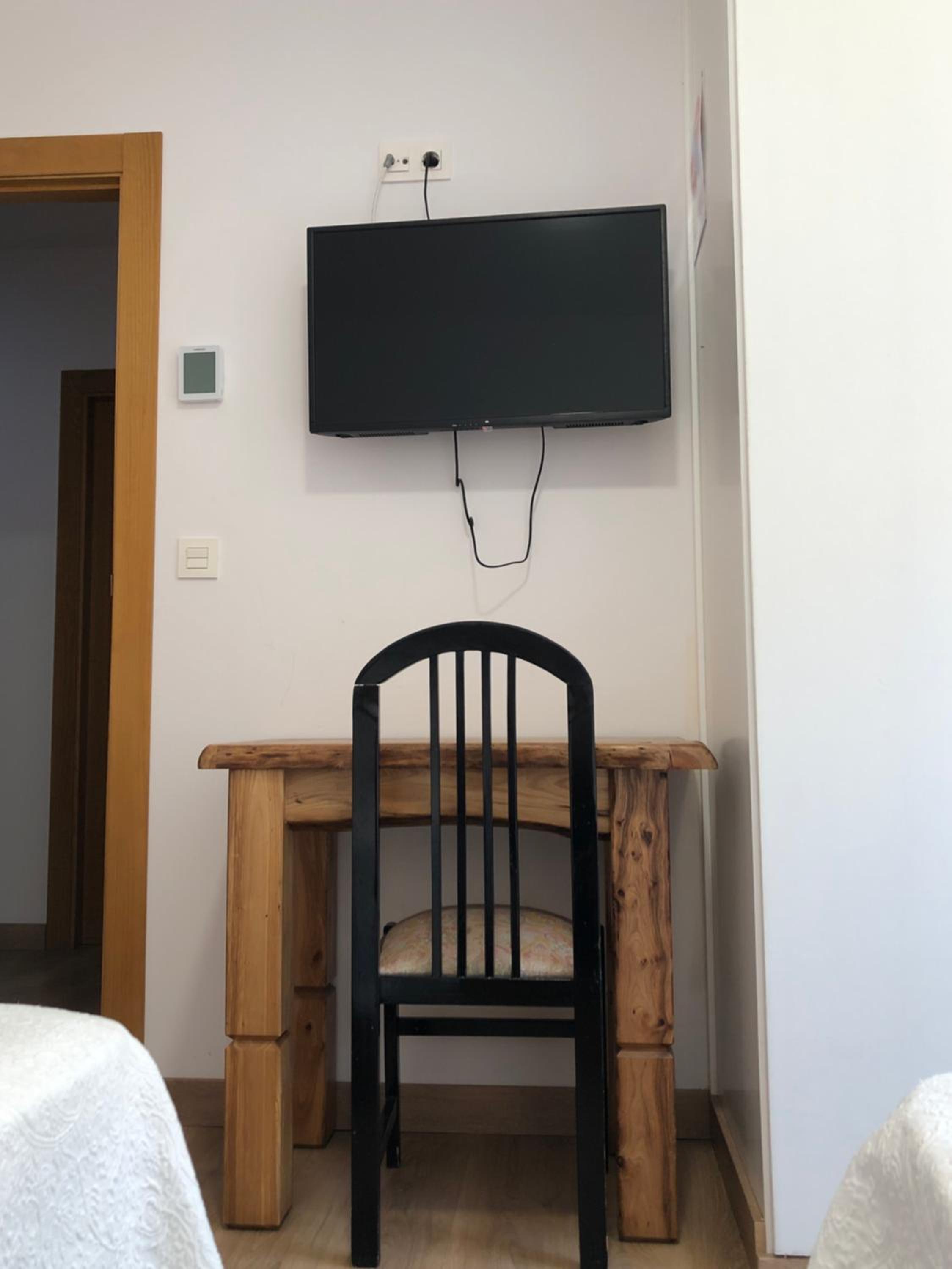 Twin Room with Private Bathroom, photo 7