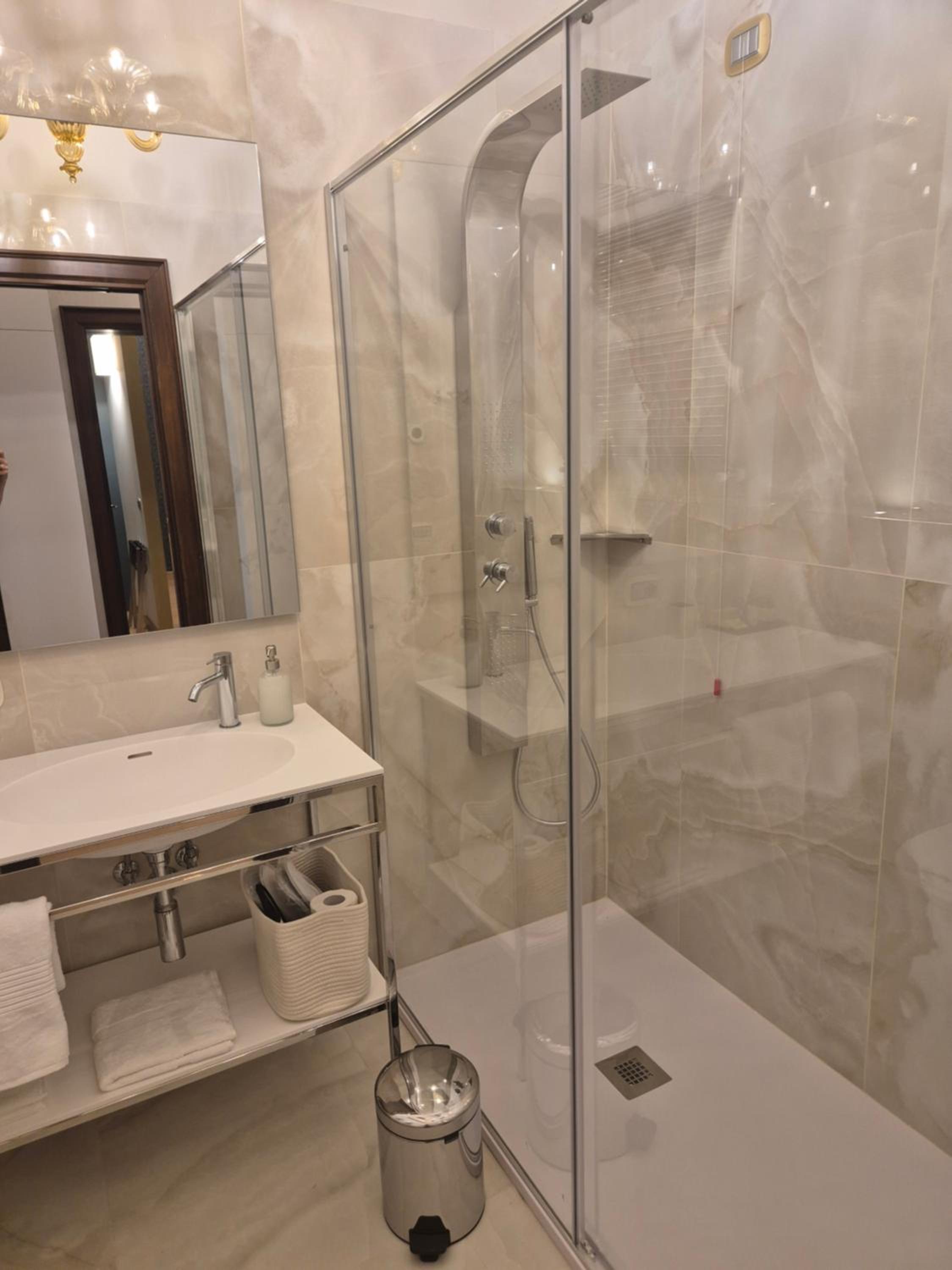 Two-Bedroom Apartment With Water View photo 2