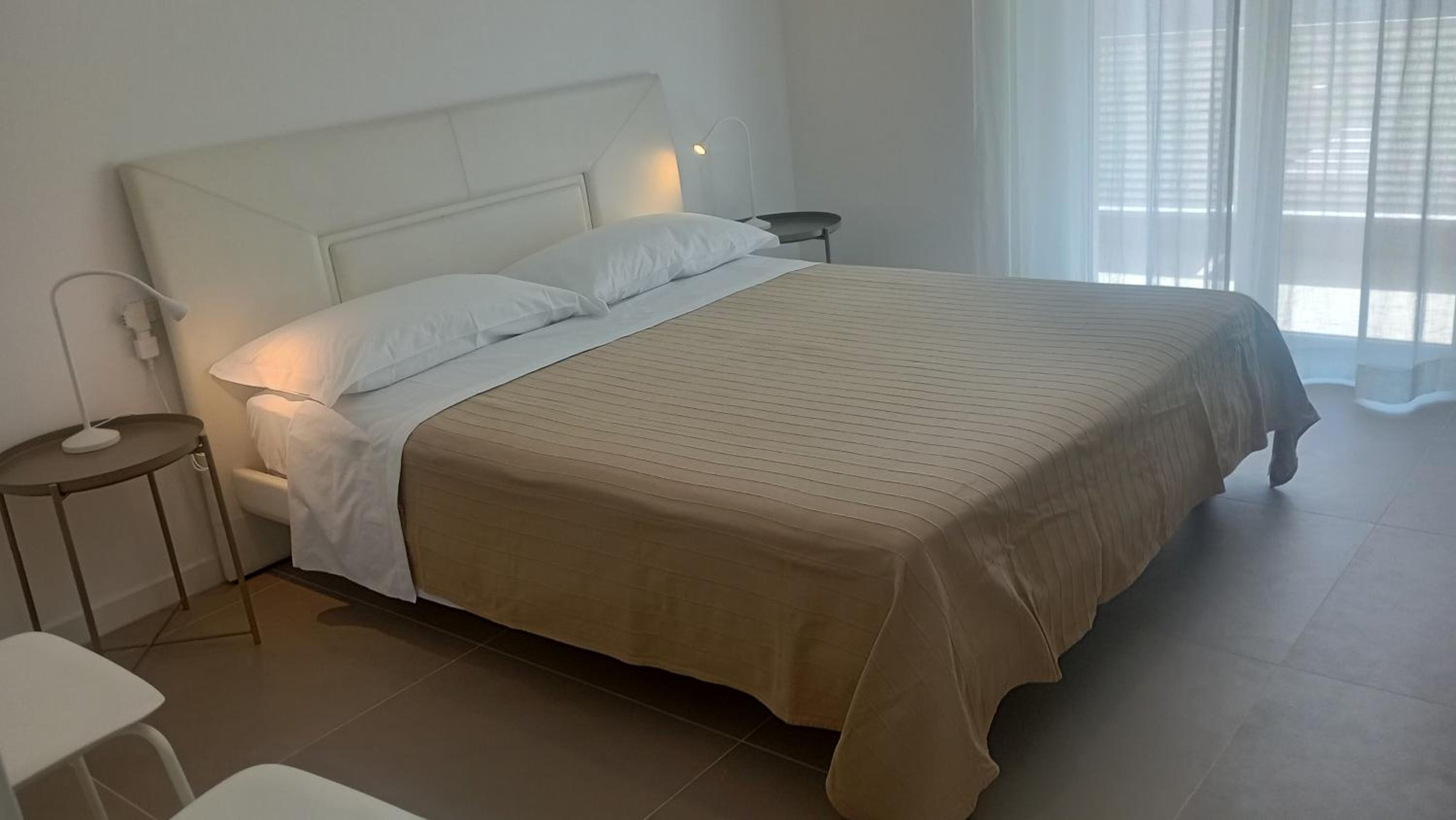 Deluxe One-Bedroom Apartment with Ocean View