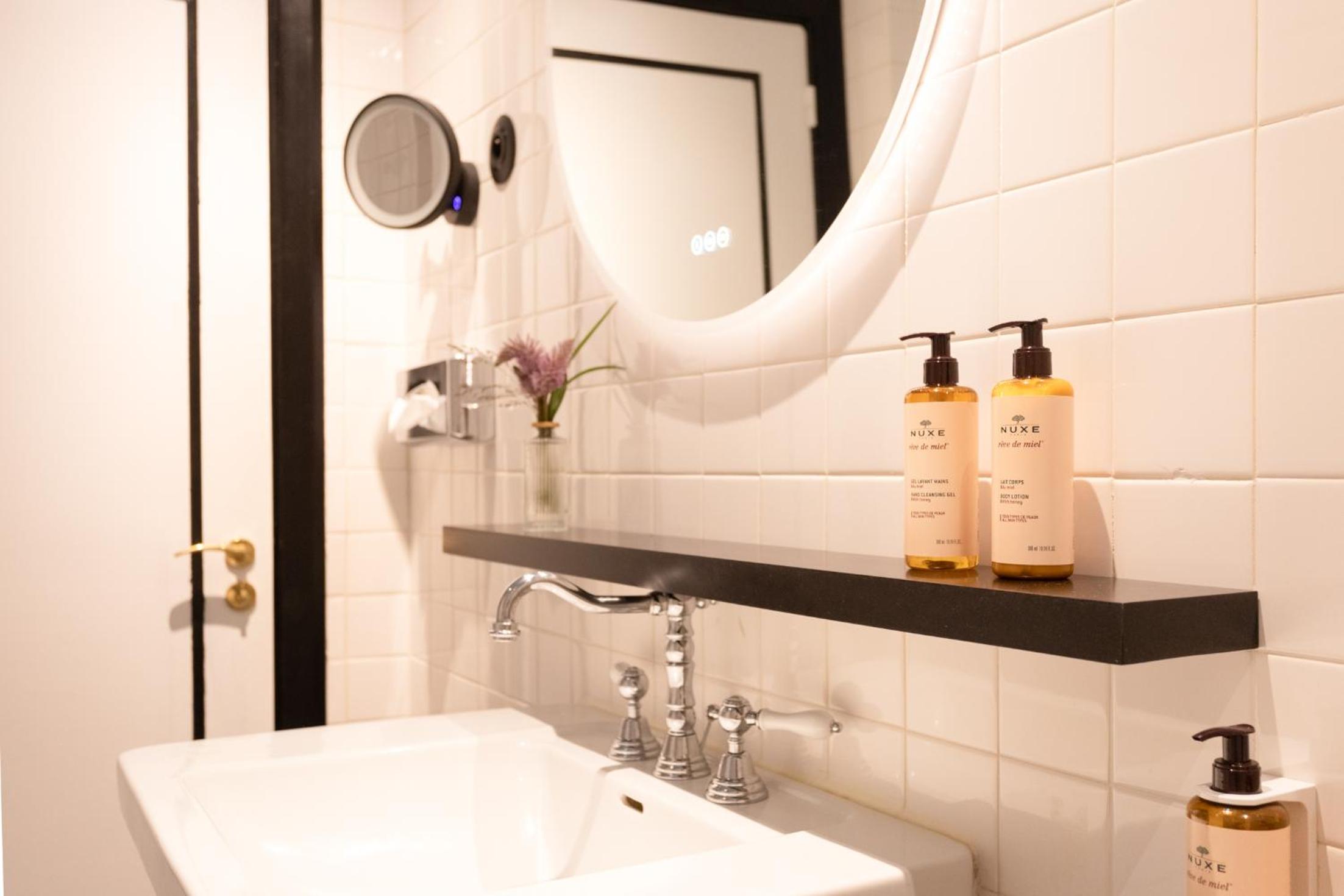 Classic Double Room - Photo 7
