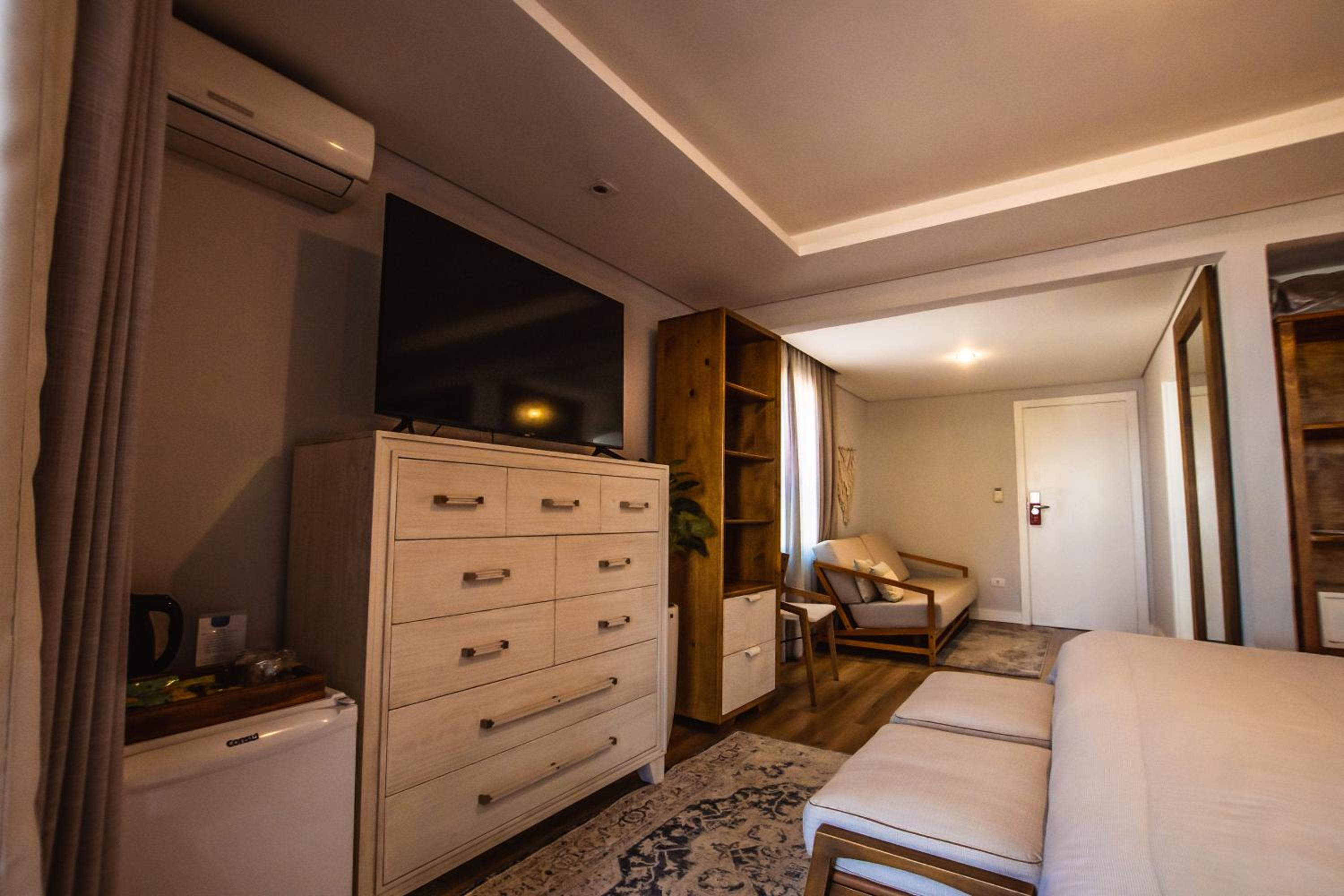 Queen Suite with Spa Bath