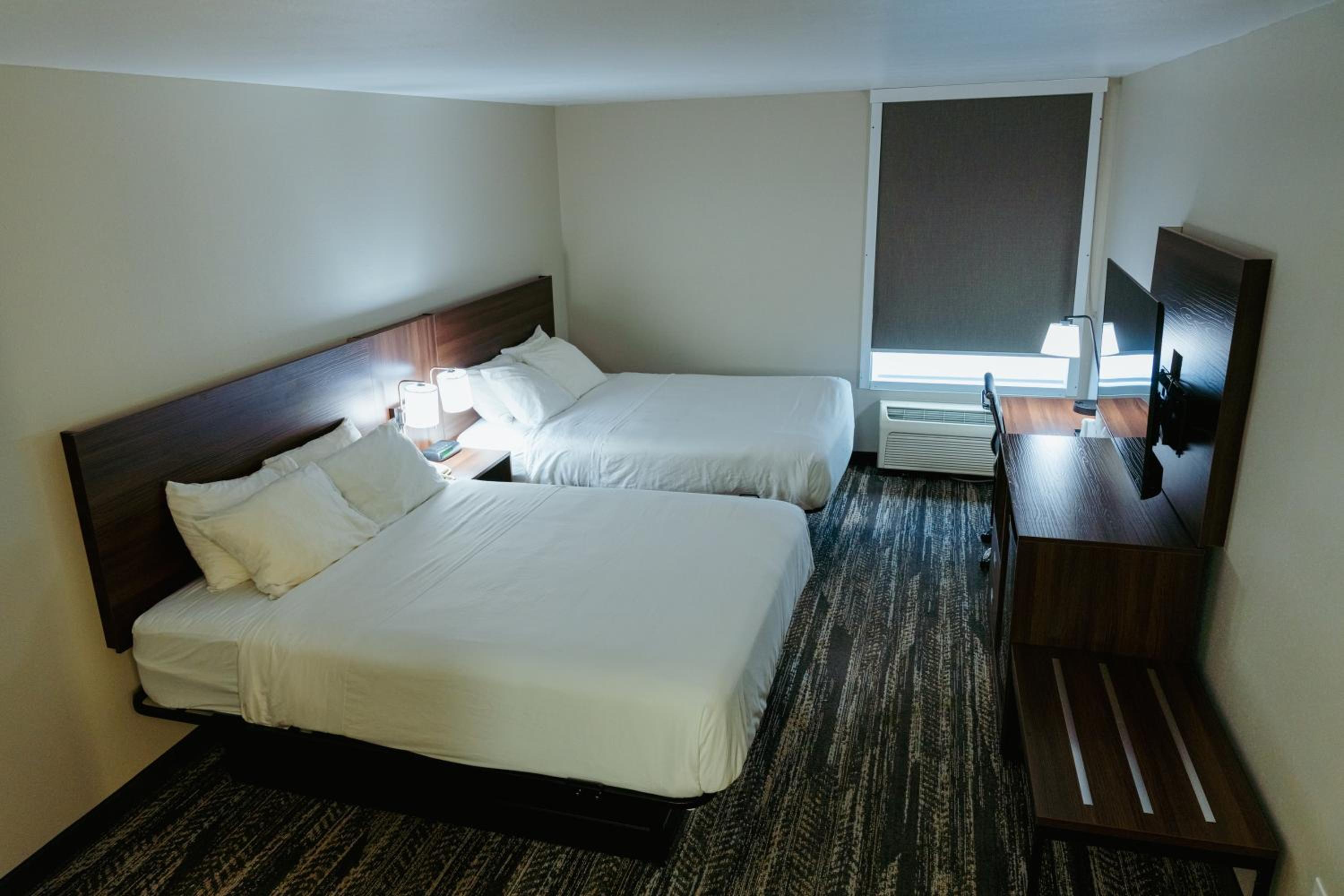 Standard Queen Room with Two Queen Beds - Non Smoking  - Photo 5