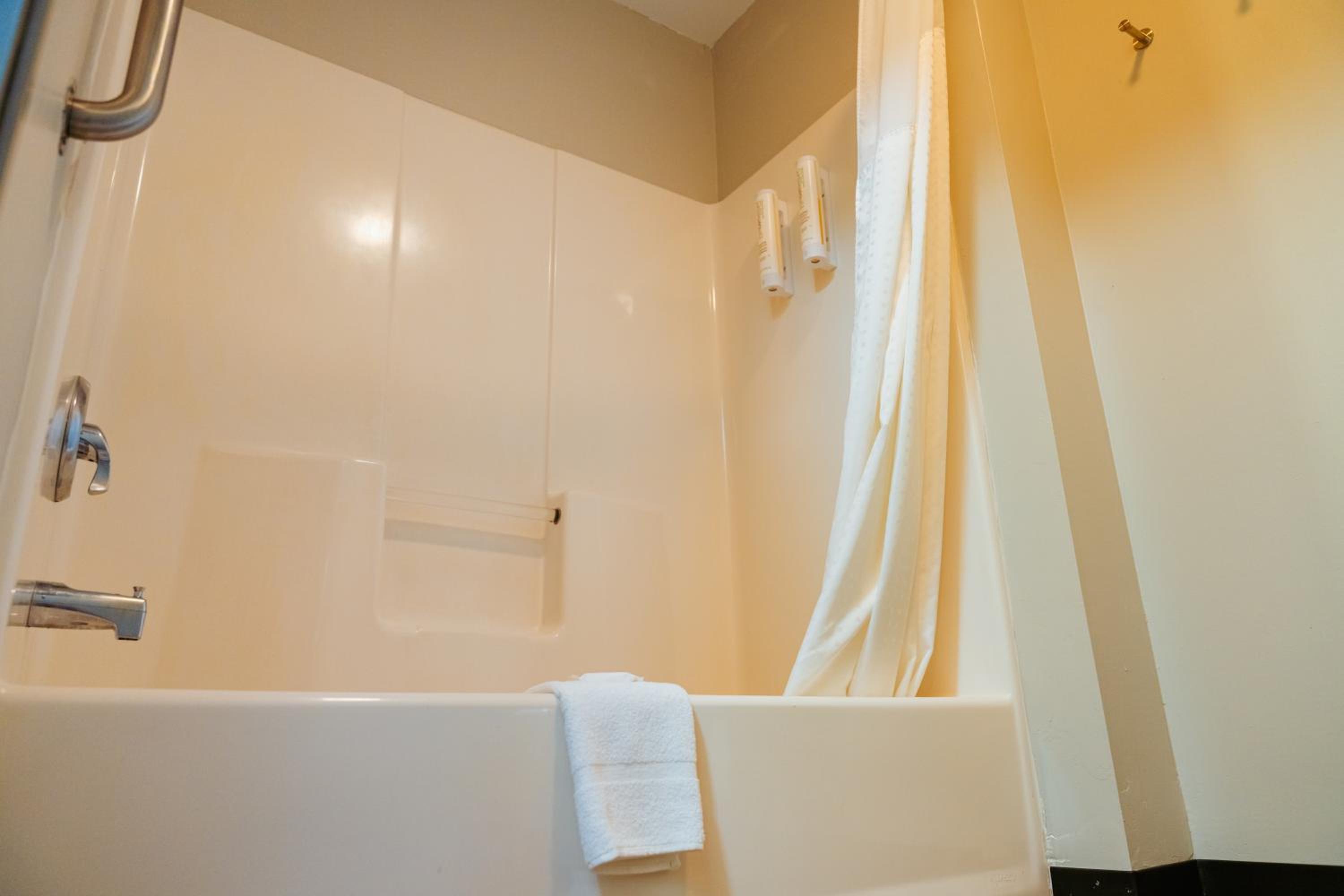 King Suite - Non Smoking - Photo 11