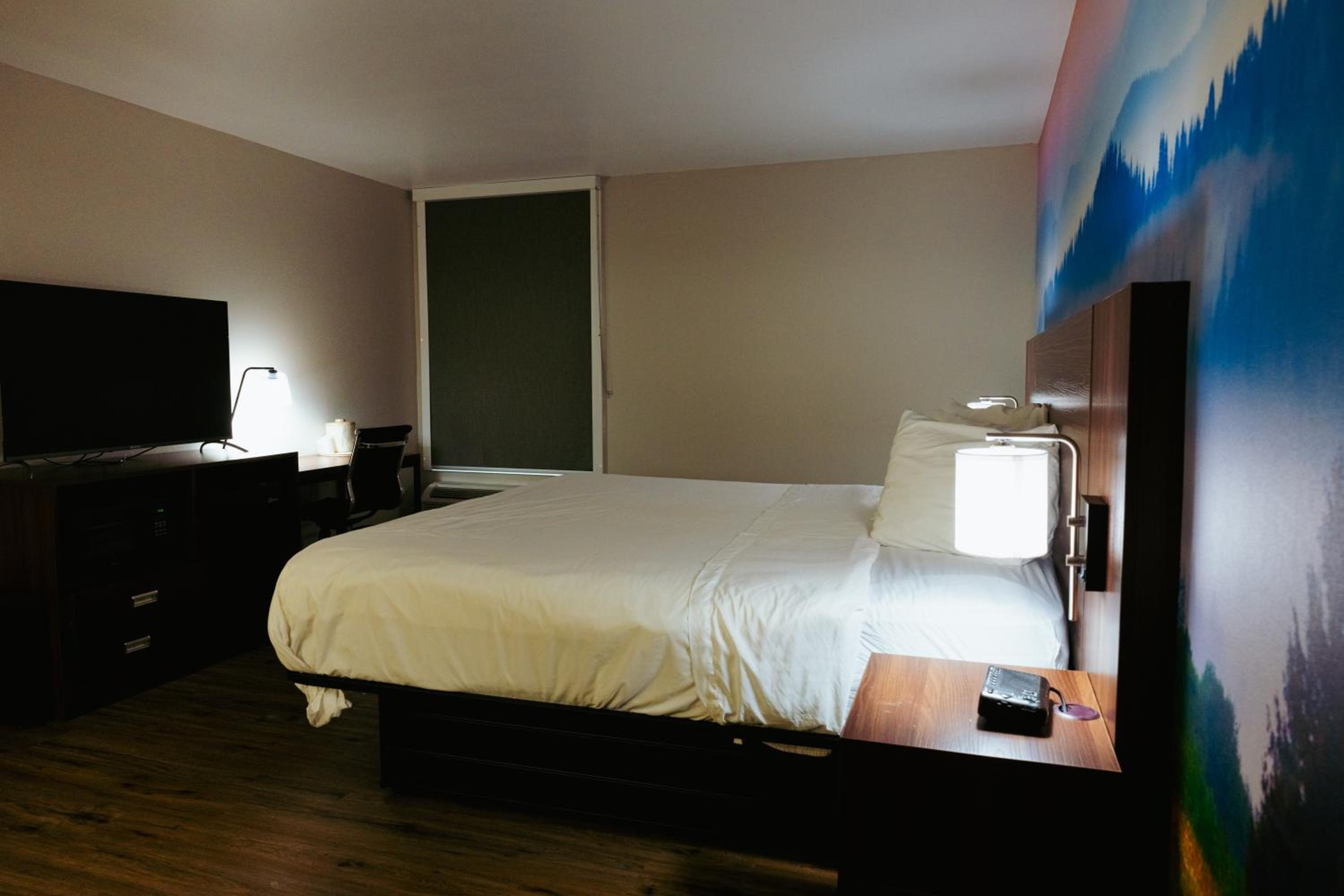 King Suite - Non Smoking - Photo 5