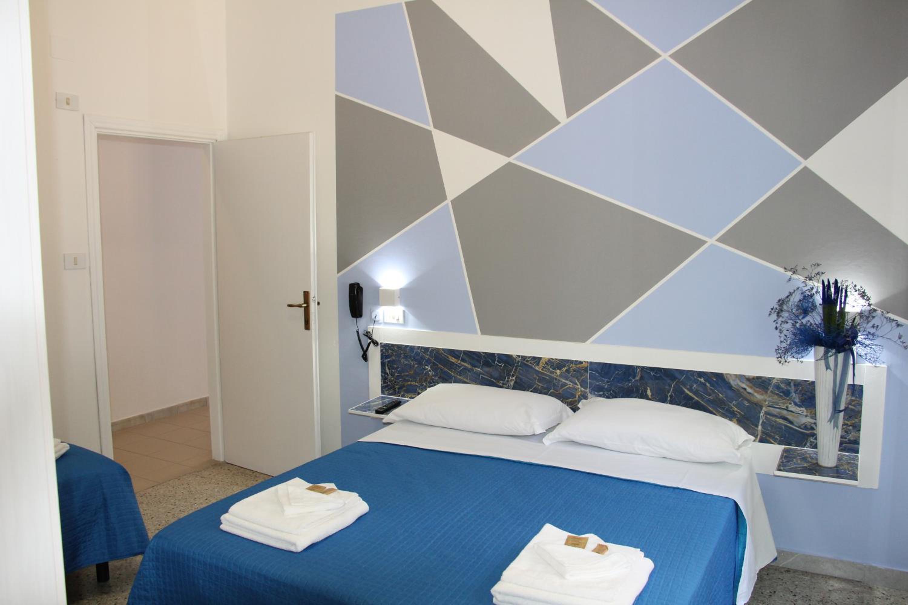 Deluxe Triple Room - Photo 1